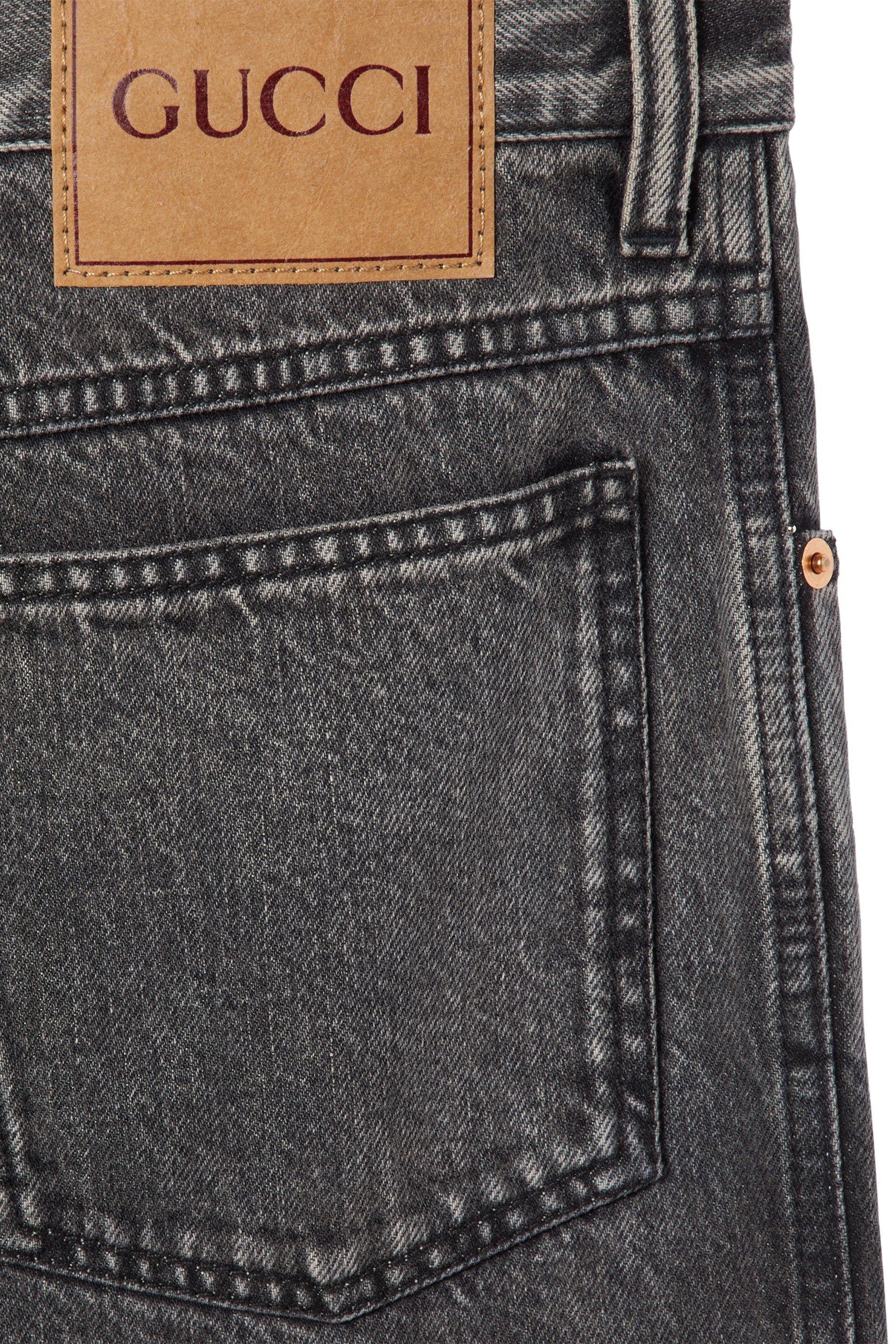 بنطال دنيم بقصة ضيقة