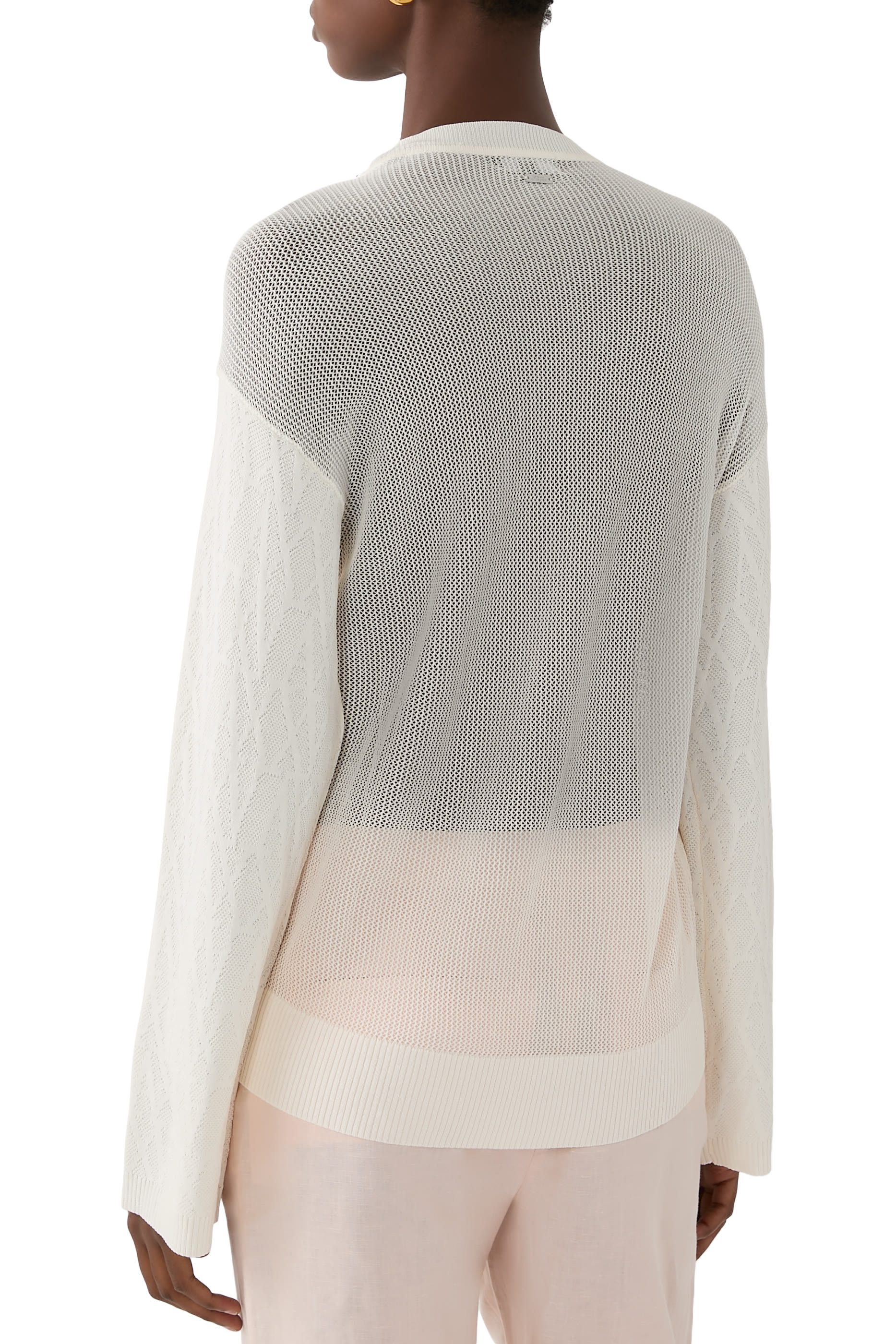 كنزة مزينة كليا بشعار الماركة