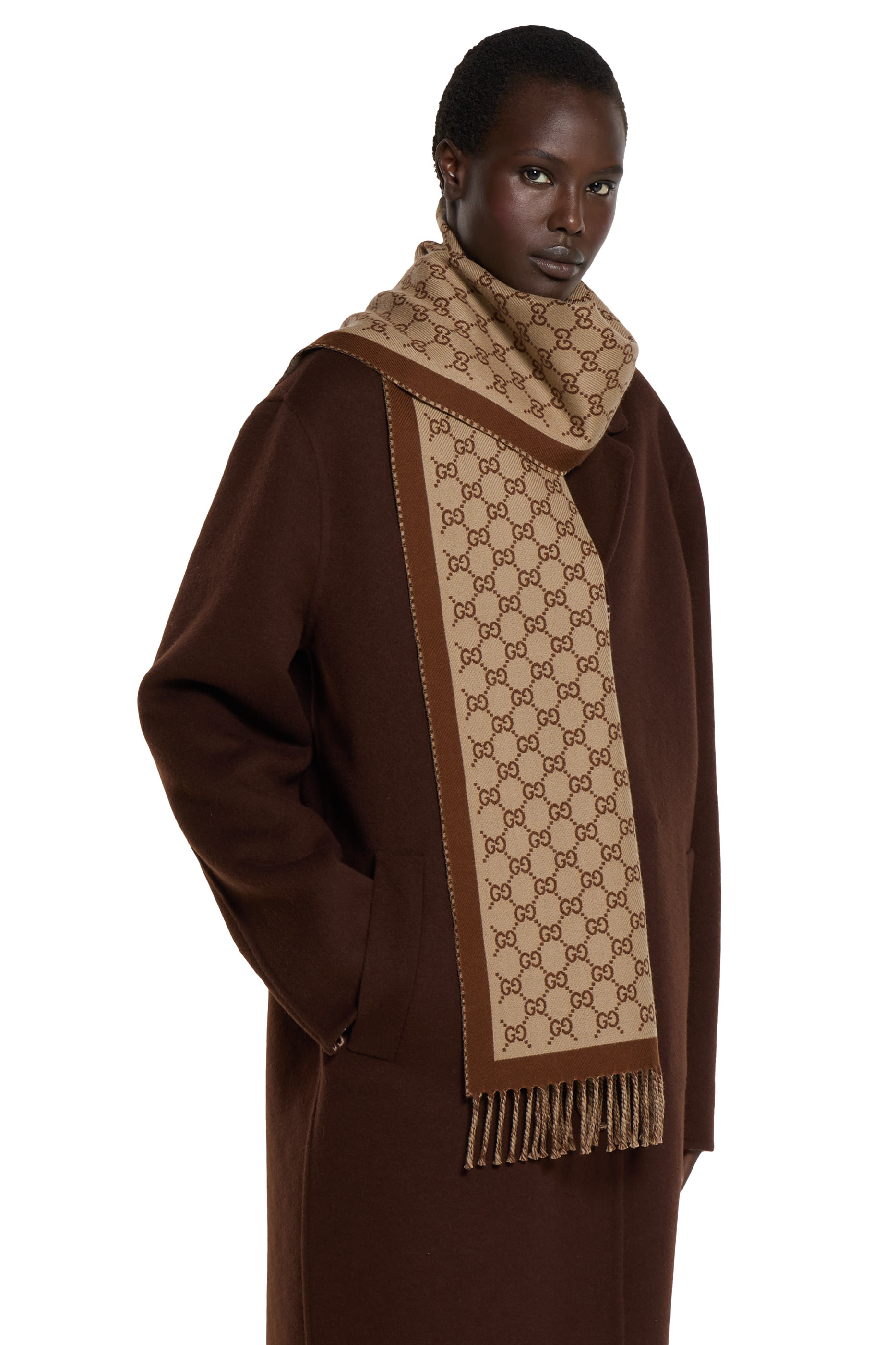 وشاح بنقشة حرفي شعار الماركة صوف