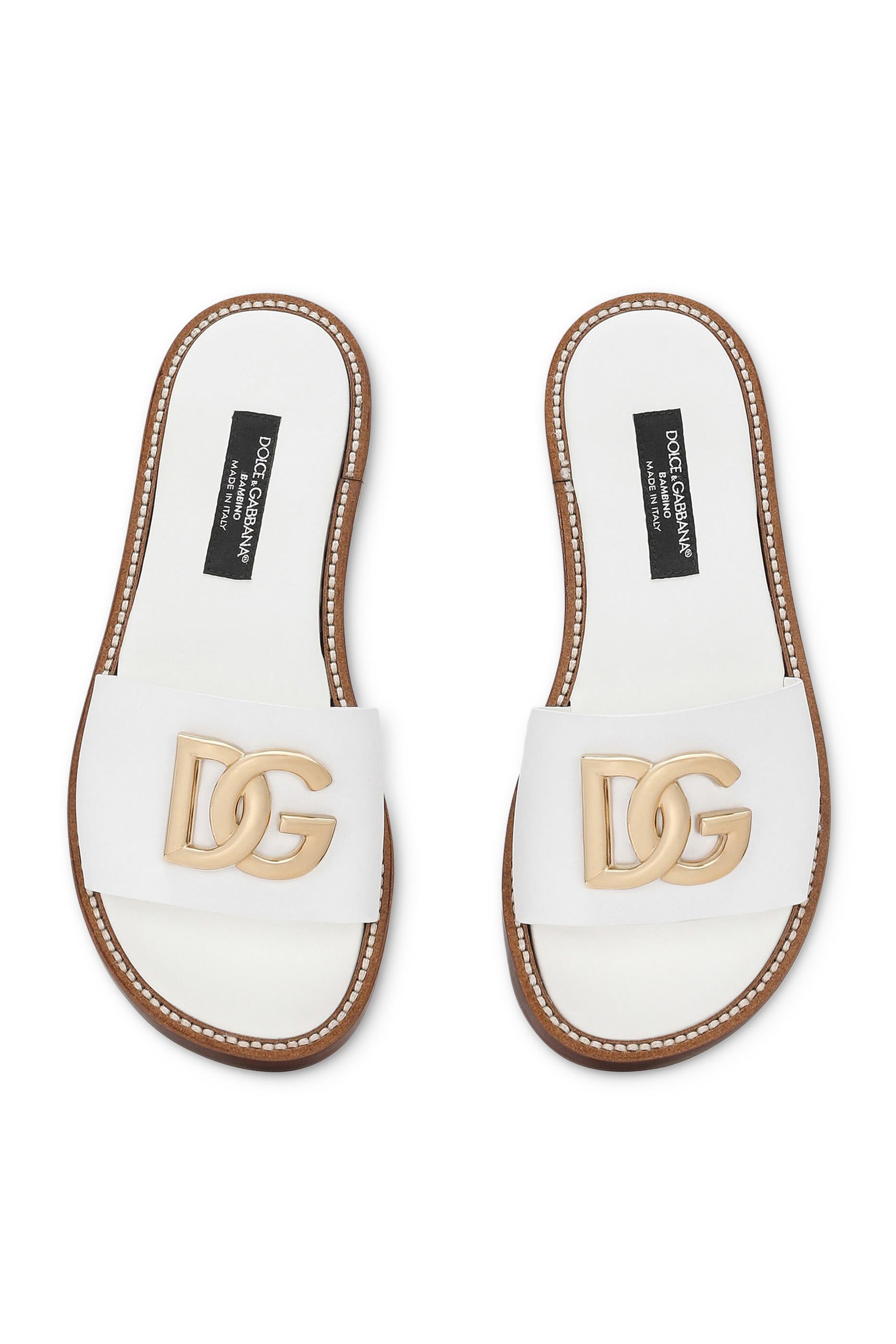 حذاء خفيف بحلية معدنية بشعار الماركة للأطفال