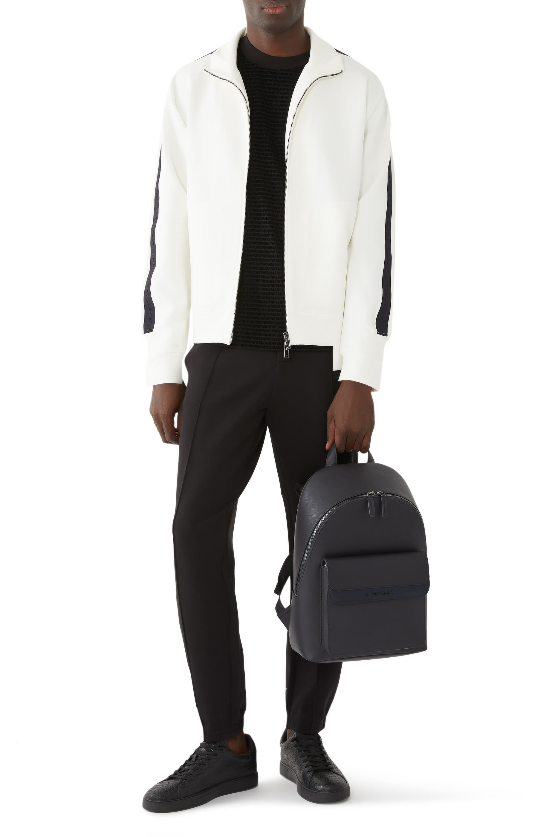 تيشيرت بشعار الماركة بالكامل