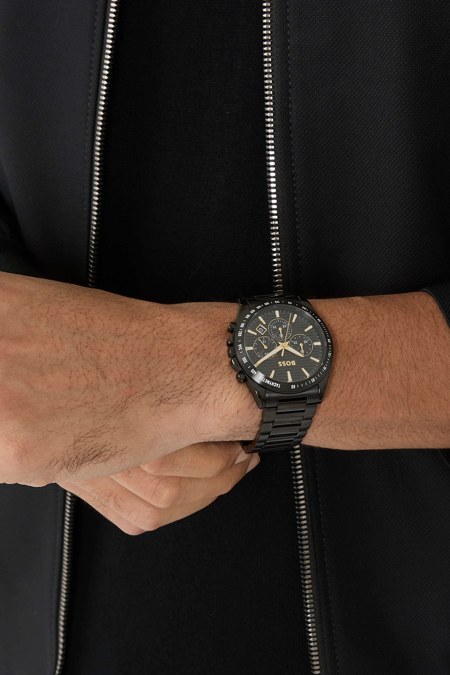 ساعة بسوار بحلقات على شكل حرف H 