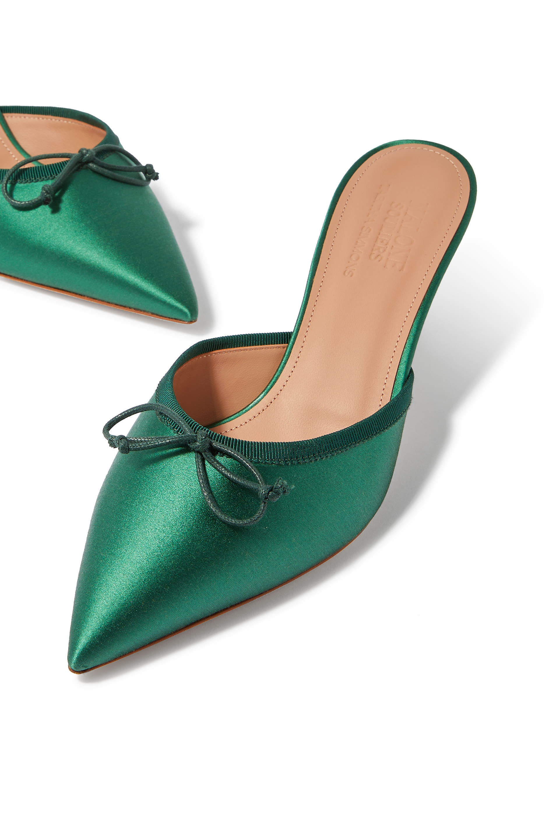 حذاء روز 40 مفتوح من الخلف