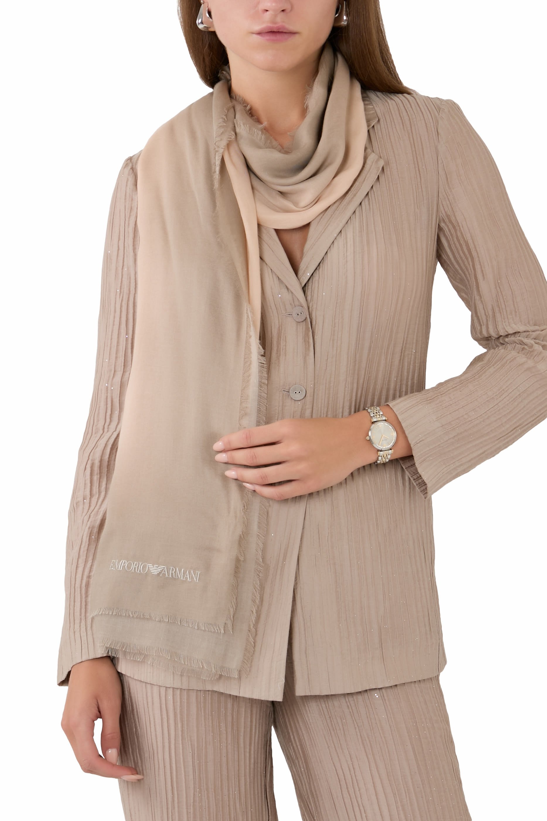 وشاح بنقشة بلون متدرج