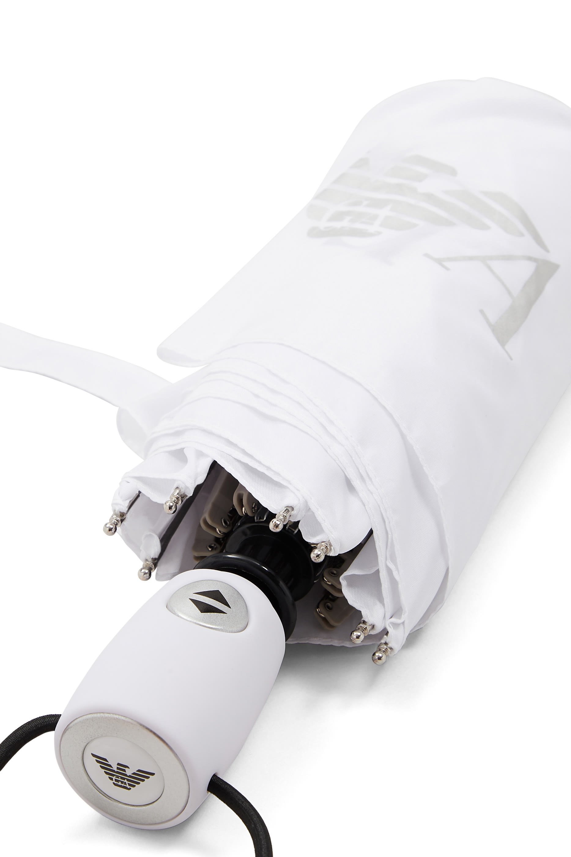 مظلة بشعار EA