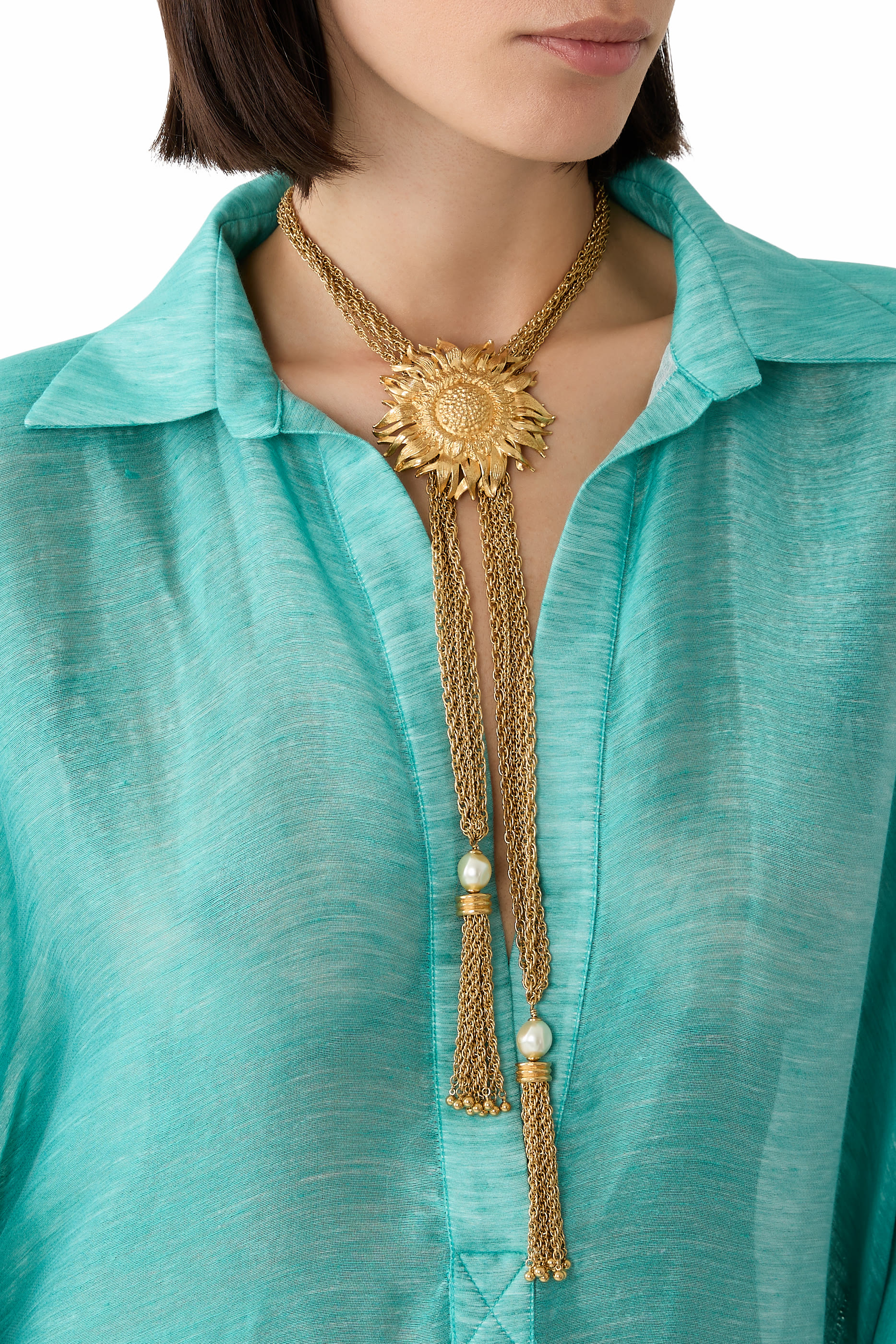 قلادة بحلية بتصميم عباد الشمس