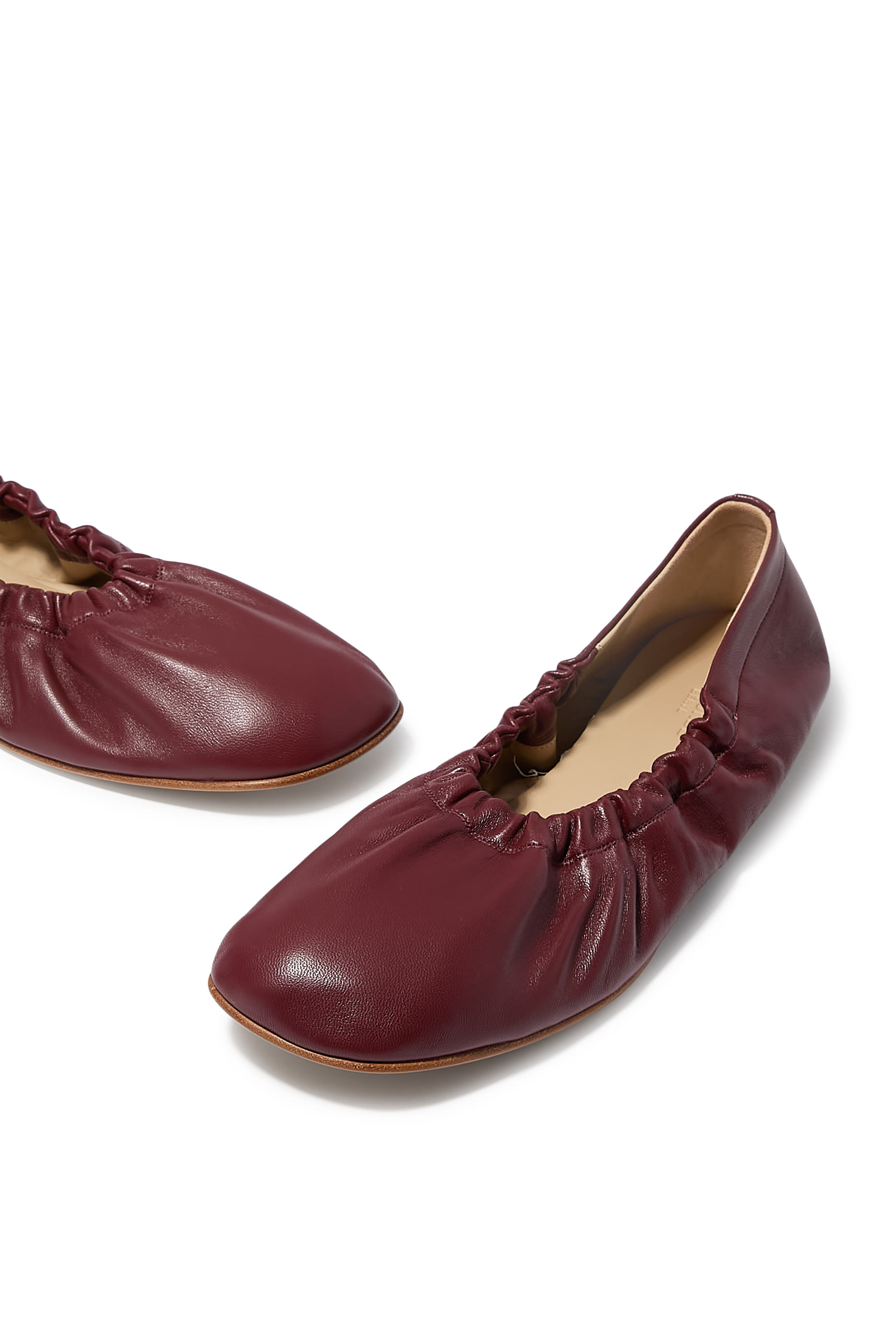 حذاء ميكا بنعل مسطح