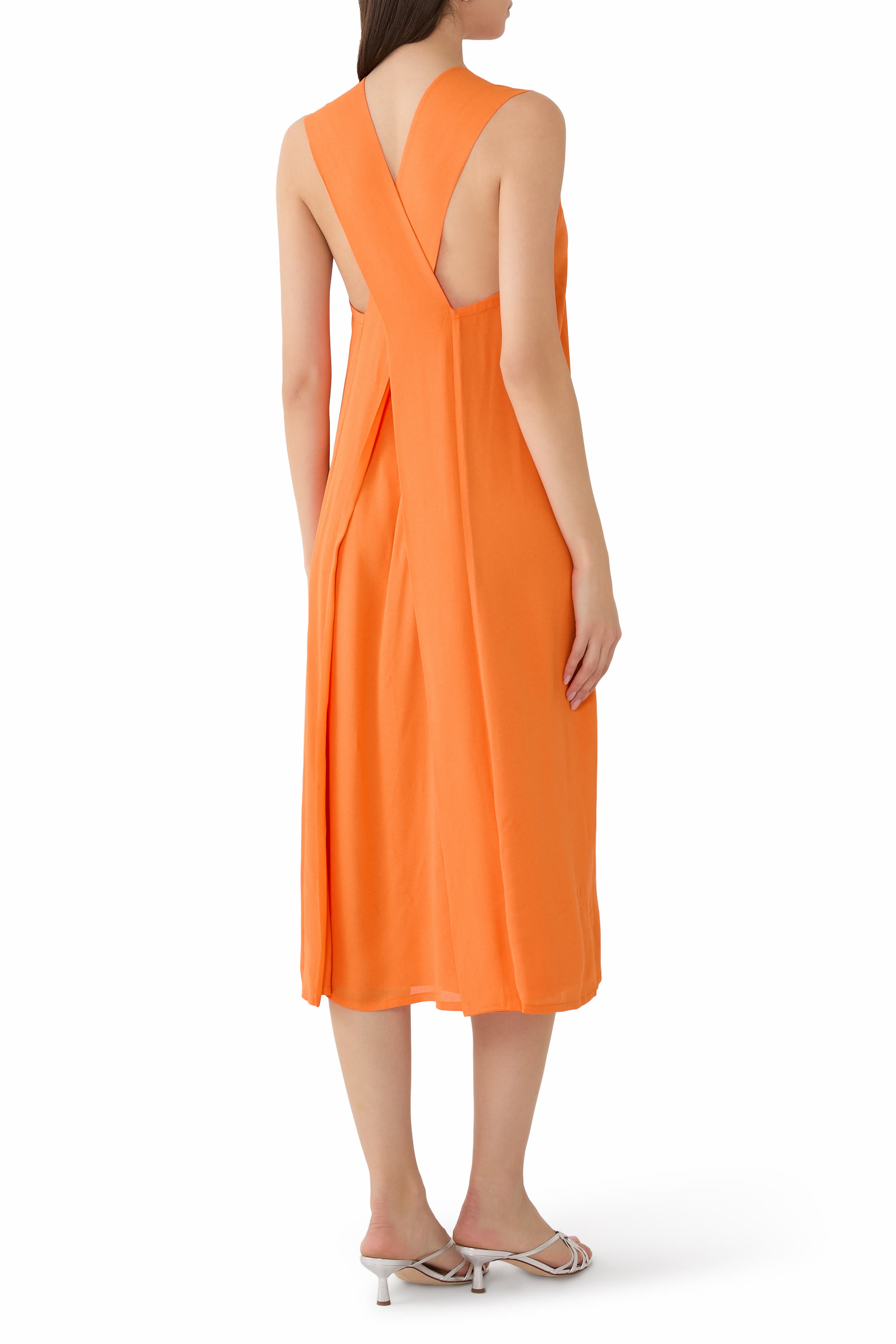 فستان بياقة V متوسط الطول بلا أكمام