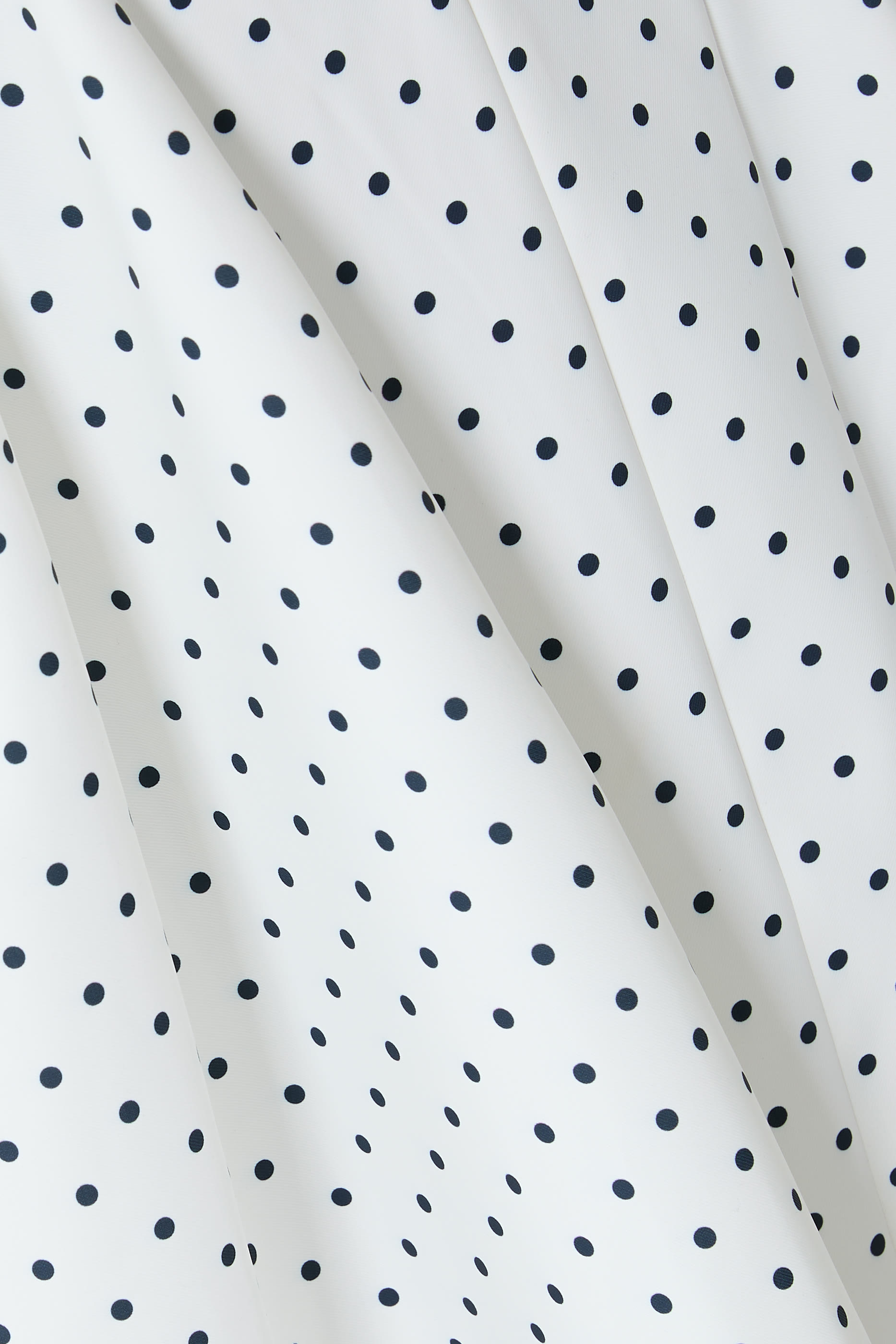 فستان متوسط الطول بأكمام كاب