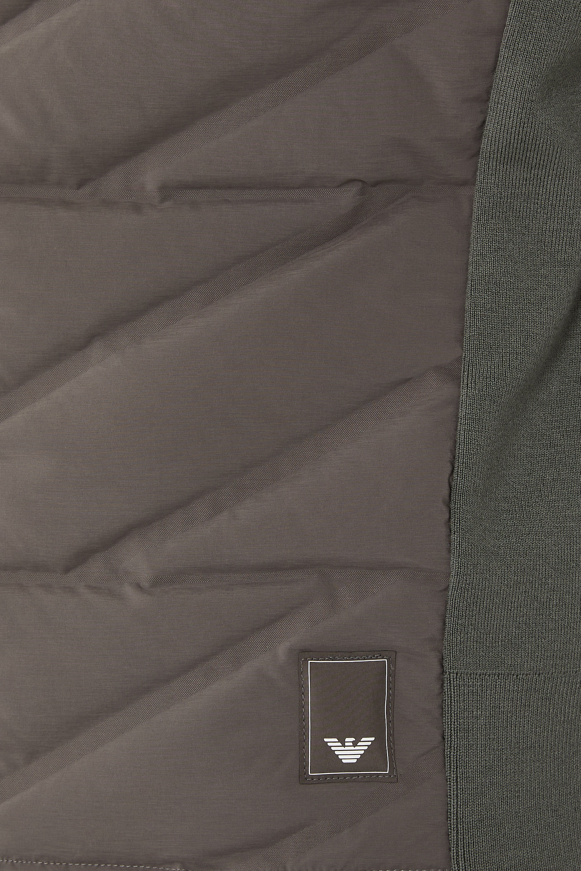 جاكيت مبطن بالزغب بقطعتين وسحاب من التشكيلة الأساسية للسفر