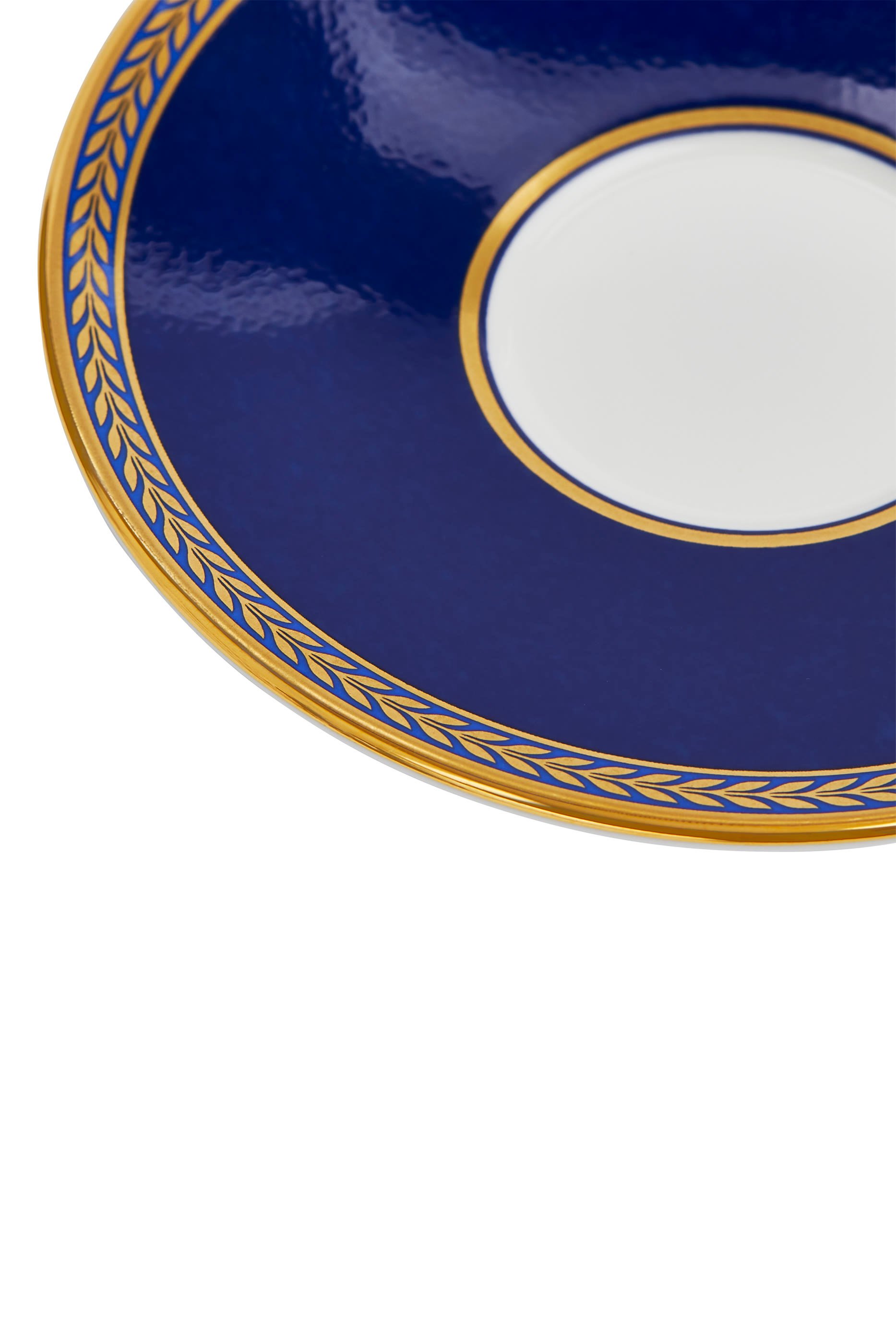 فنجان قهوة وطبق رينايسنس