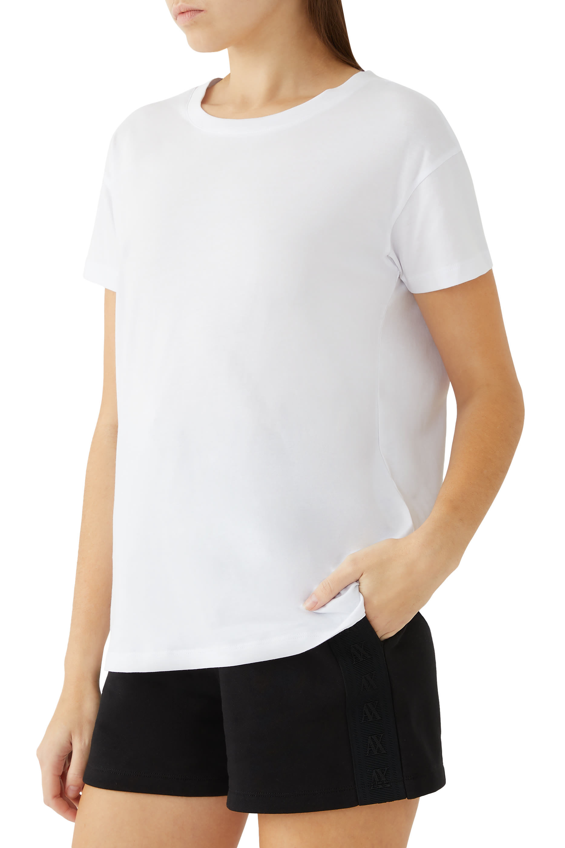 تيشيرت بنقشة في الخلف وأكمام قصيرة