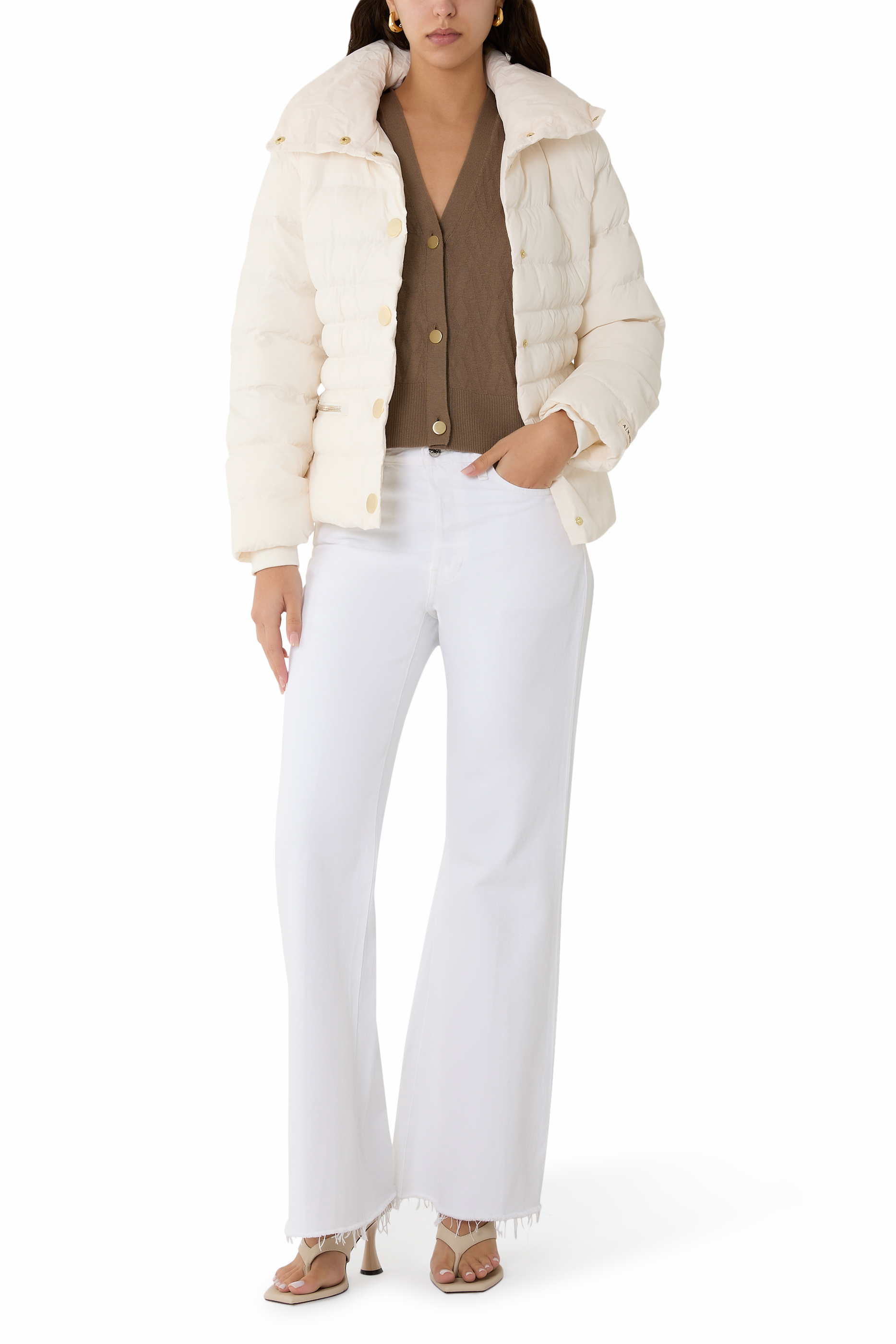 جاكيت مزين بشعار الماركة