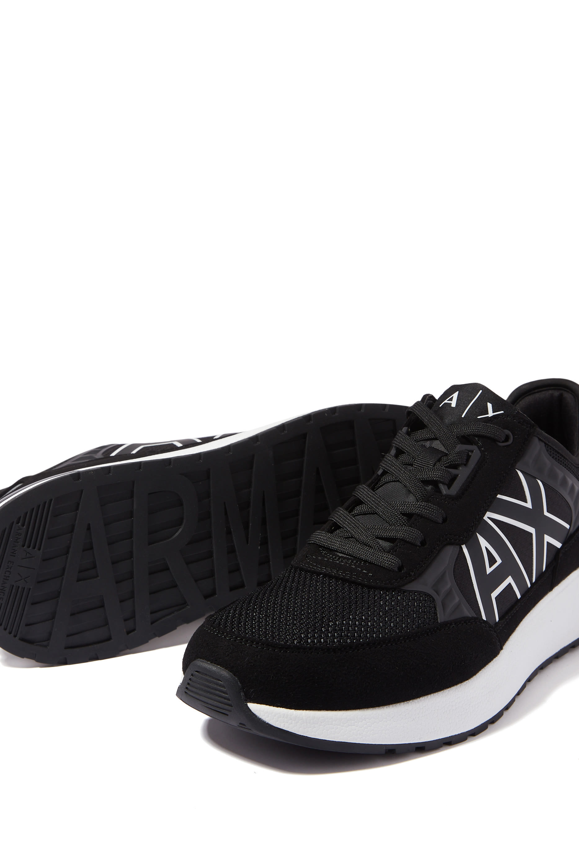 سنيكرز بشعار ثلاثي الأبعاد