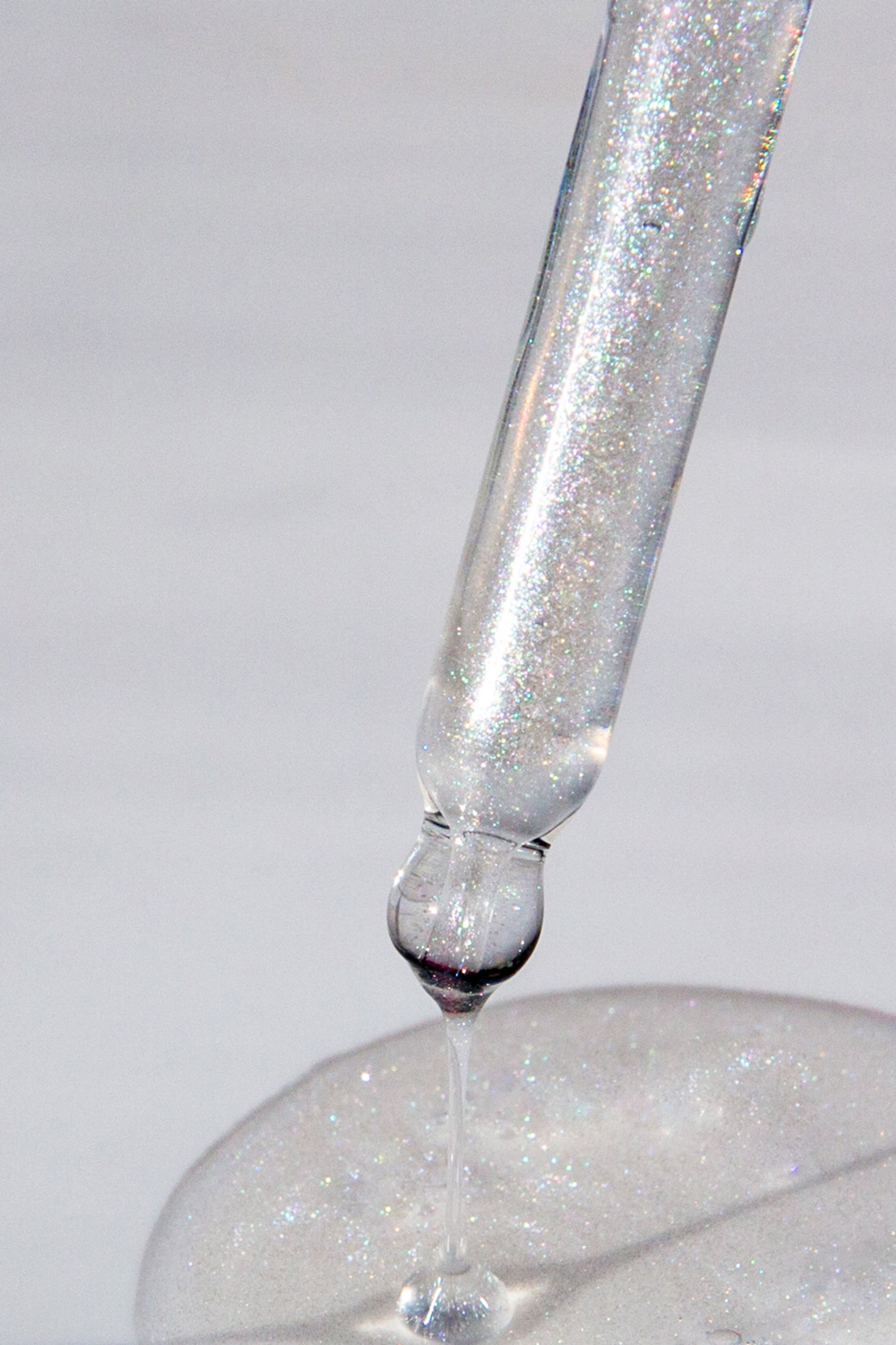 إكسير غليشيال وايت كافيار فاخر لترطيب فائق