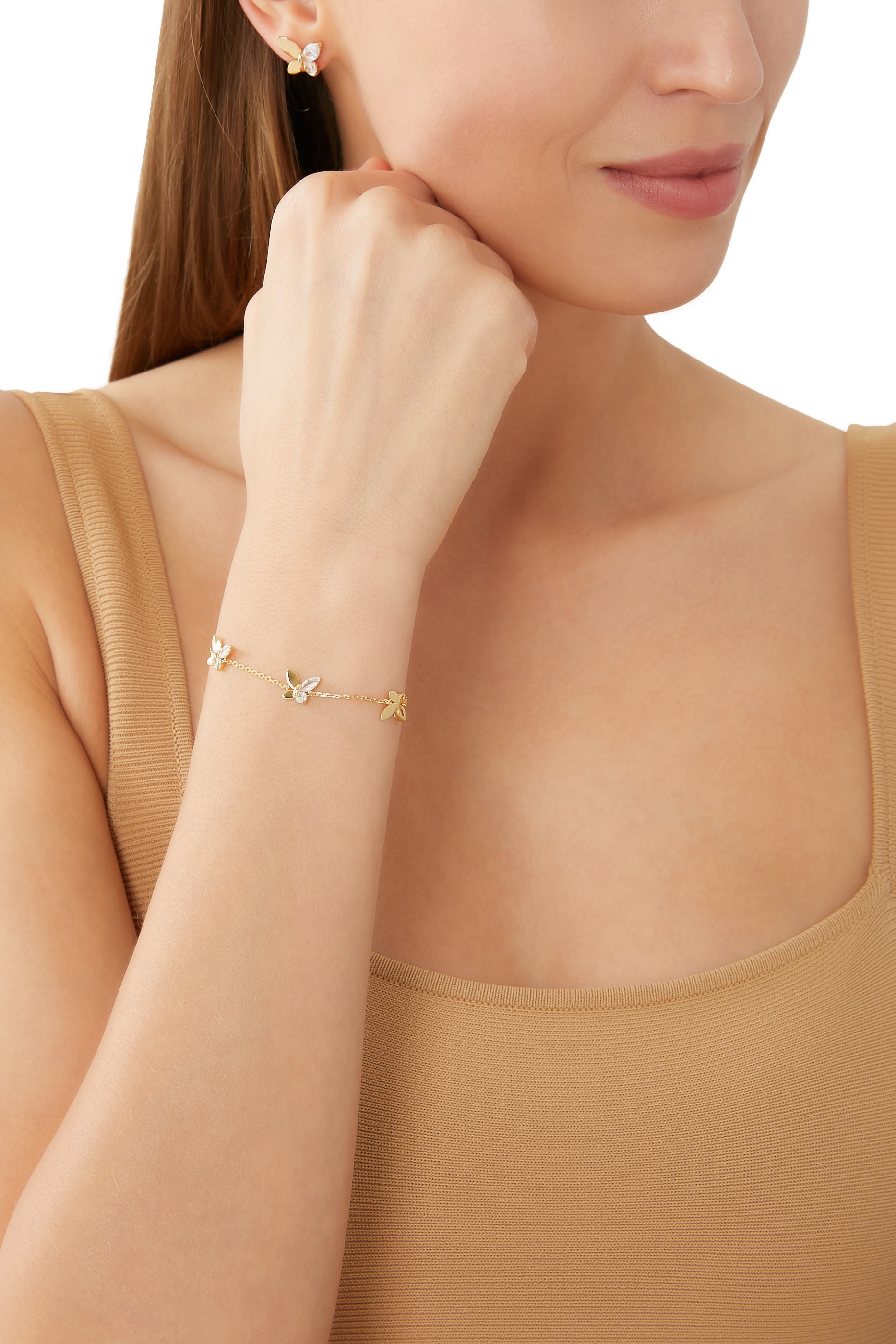 أقراط سوشيال بتصميم فراشة