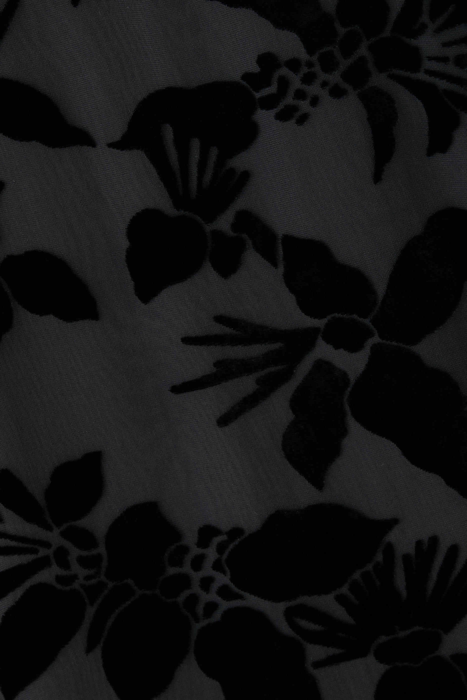 فستان قصير بأكمام منفوخة