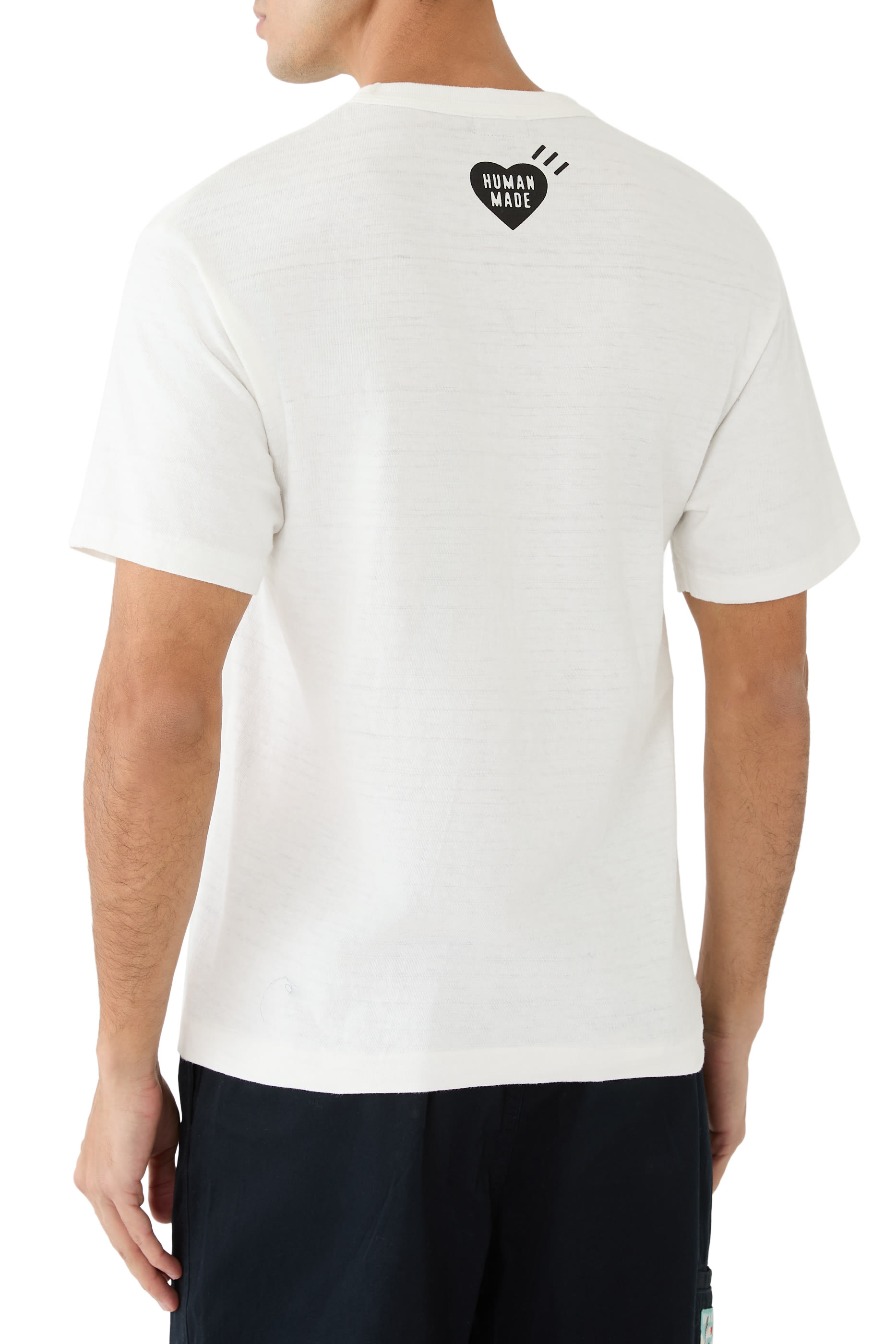 تيشيرت بطبعة غرافيكية