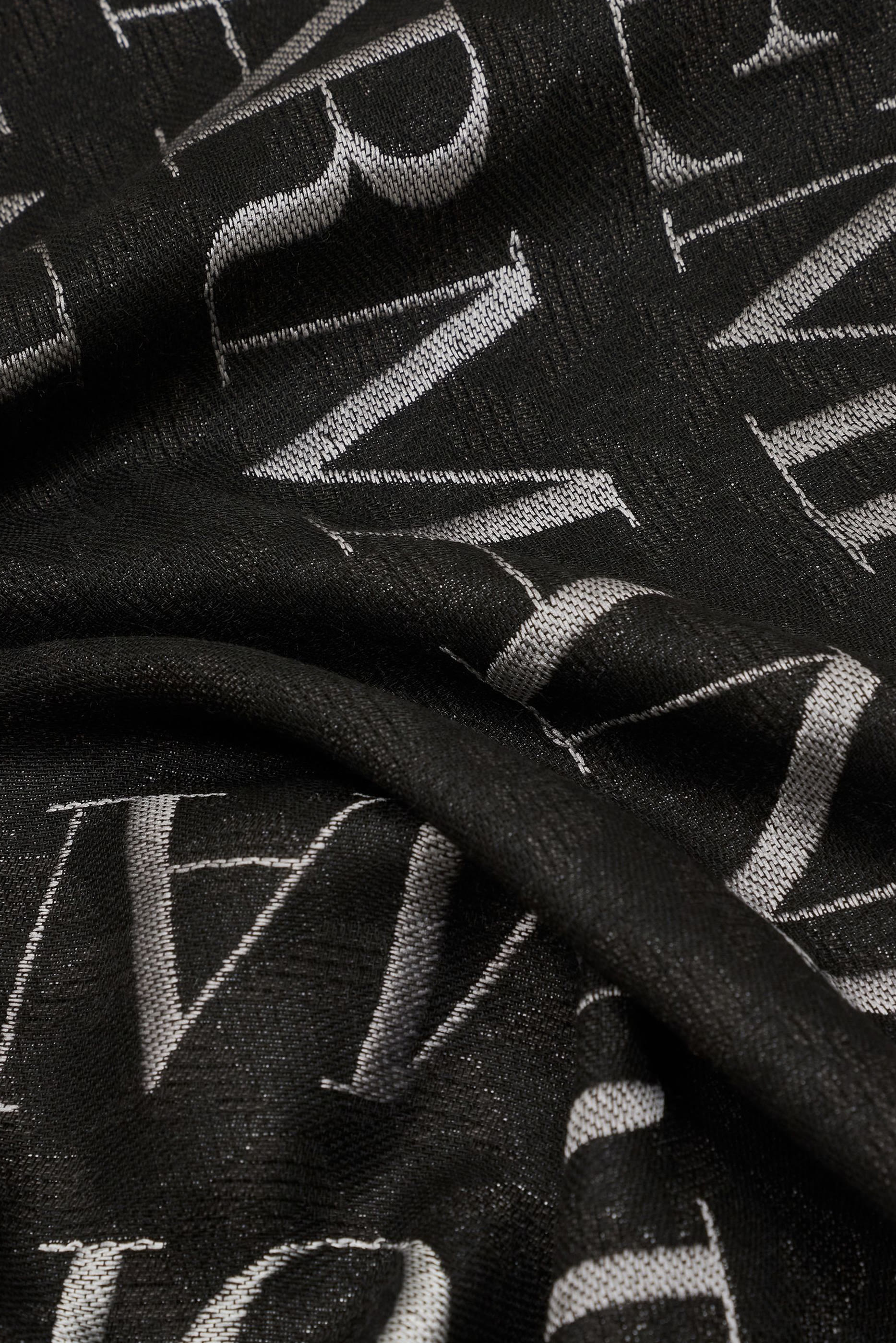 وشاح بشعار الماركة