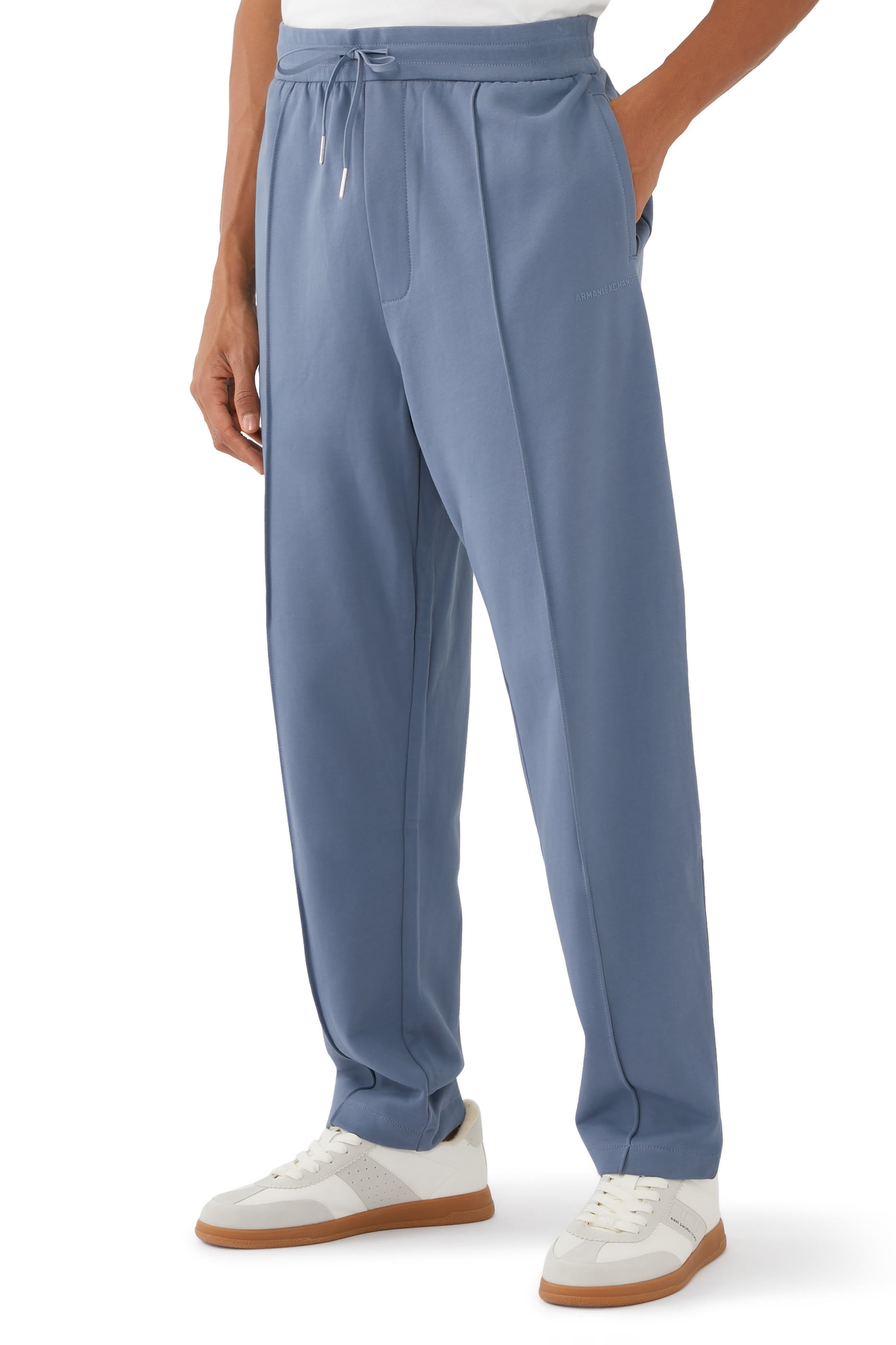 بنطال رياضي بنقشة مربعات وحروف شعار الماركة