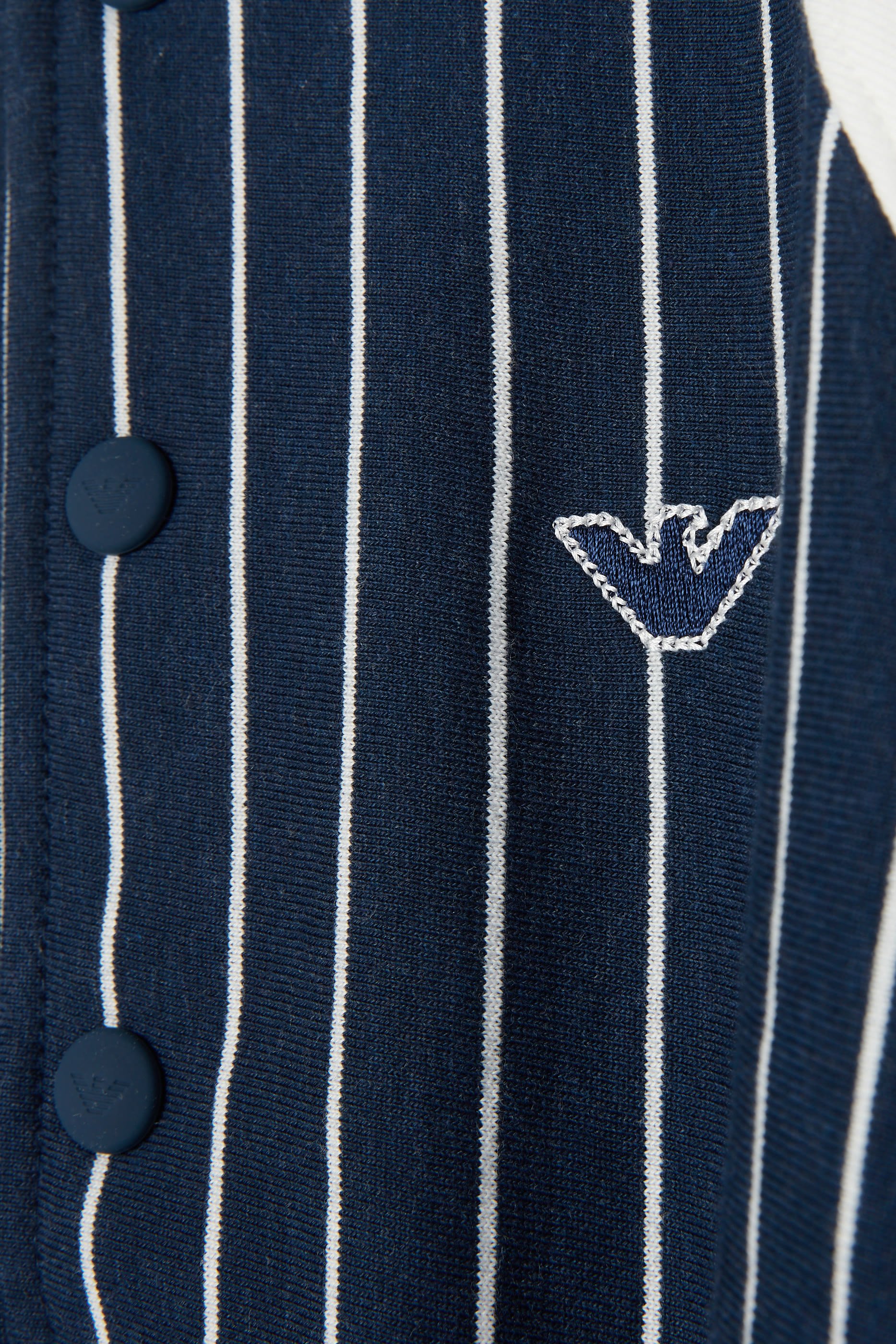 سويت شيرت بيسبول مخطط بأزرار كبس مزين بشعار الماركة للأطفال