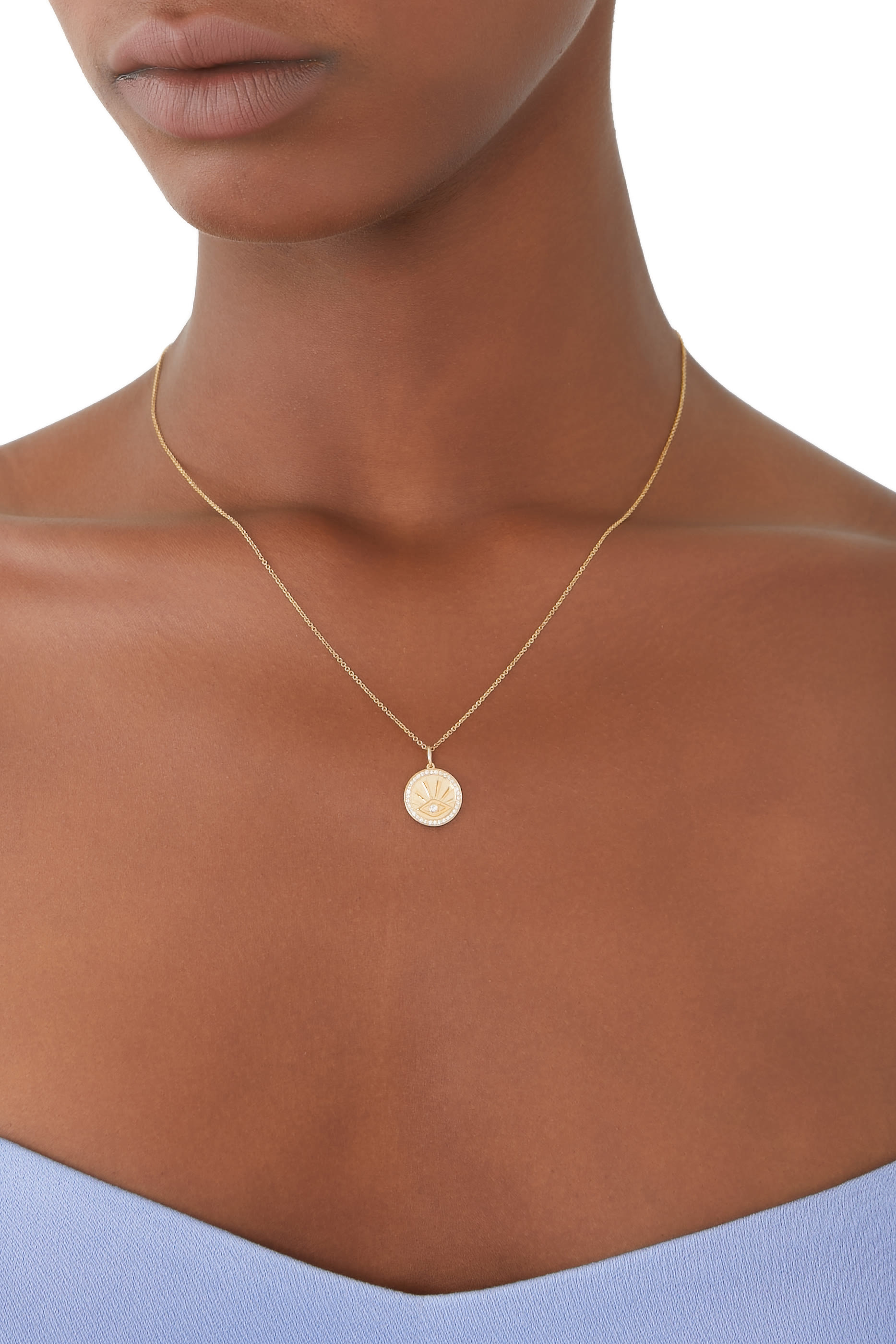 قلادة بدلاية مرصعة بالألماس بتصميم عين حسود على شكل عملة