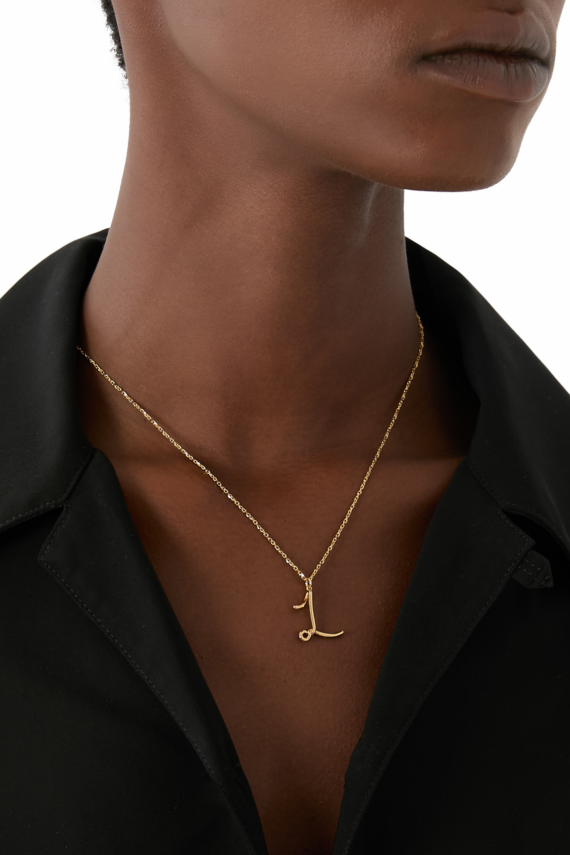 قلادة وان ان ايه ميليان بدلاية بتصميم حرف L