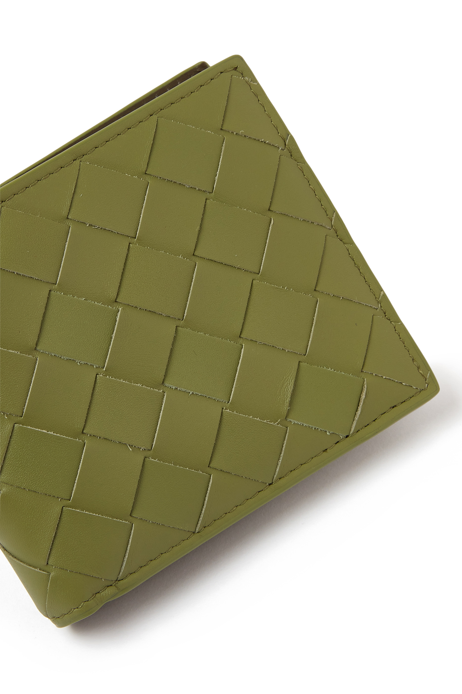 محفظة ثنائية الطي بتصميم مجدول