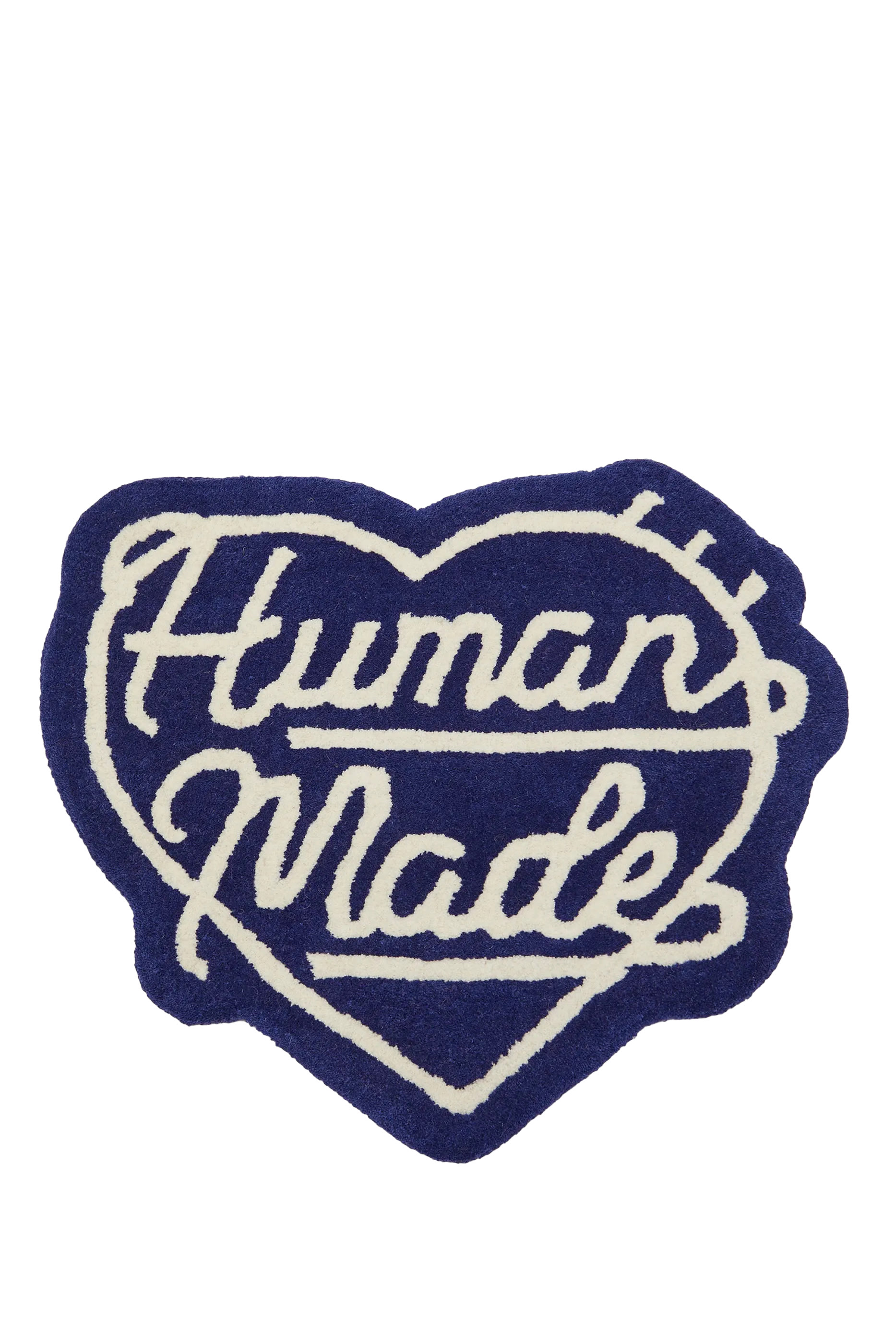 سجادة متوسطة بتصميم قلب