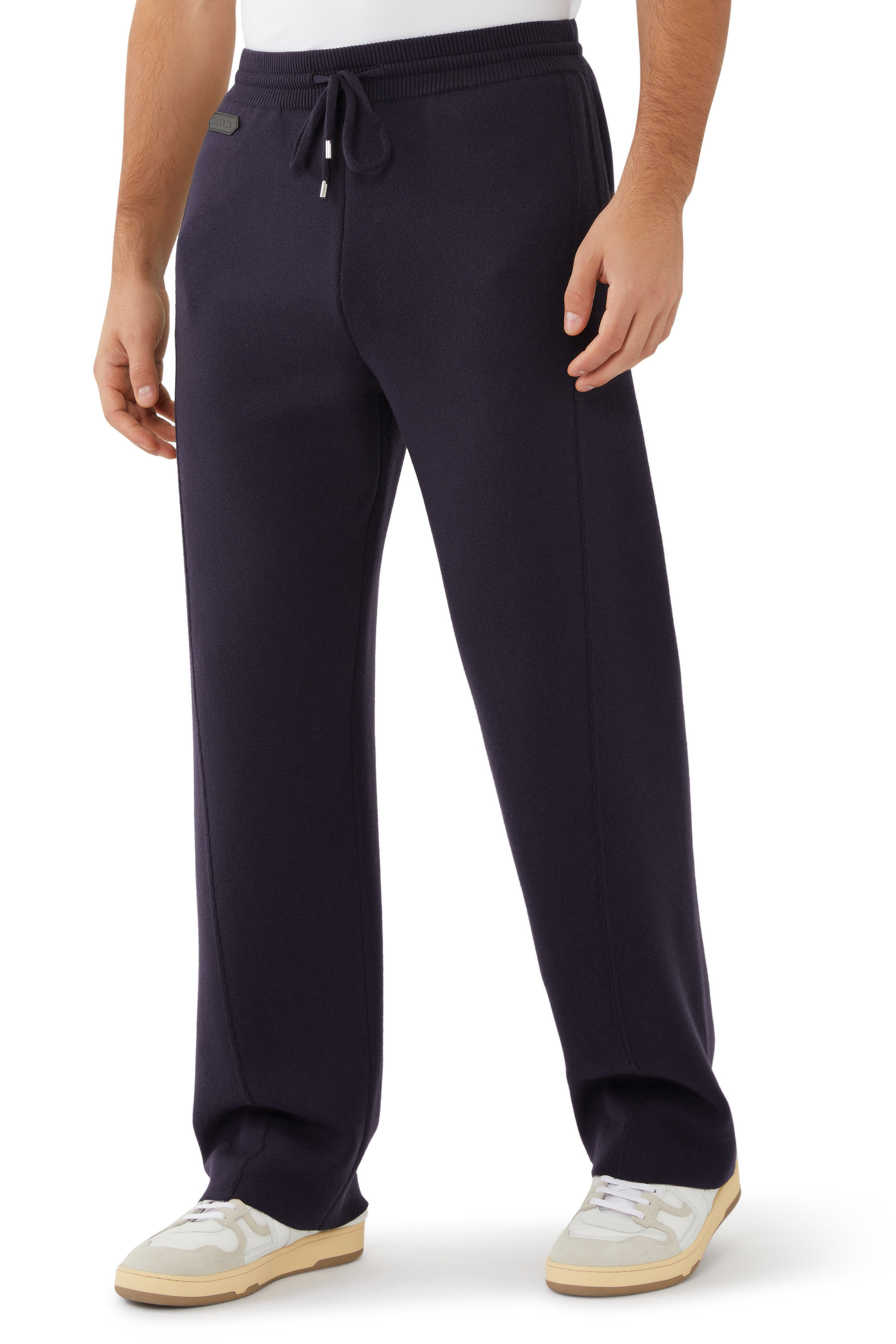 بنطال بقصة واسعة