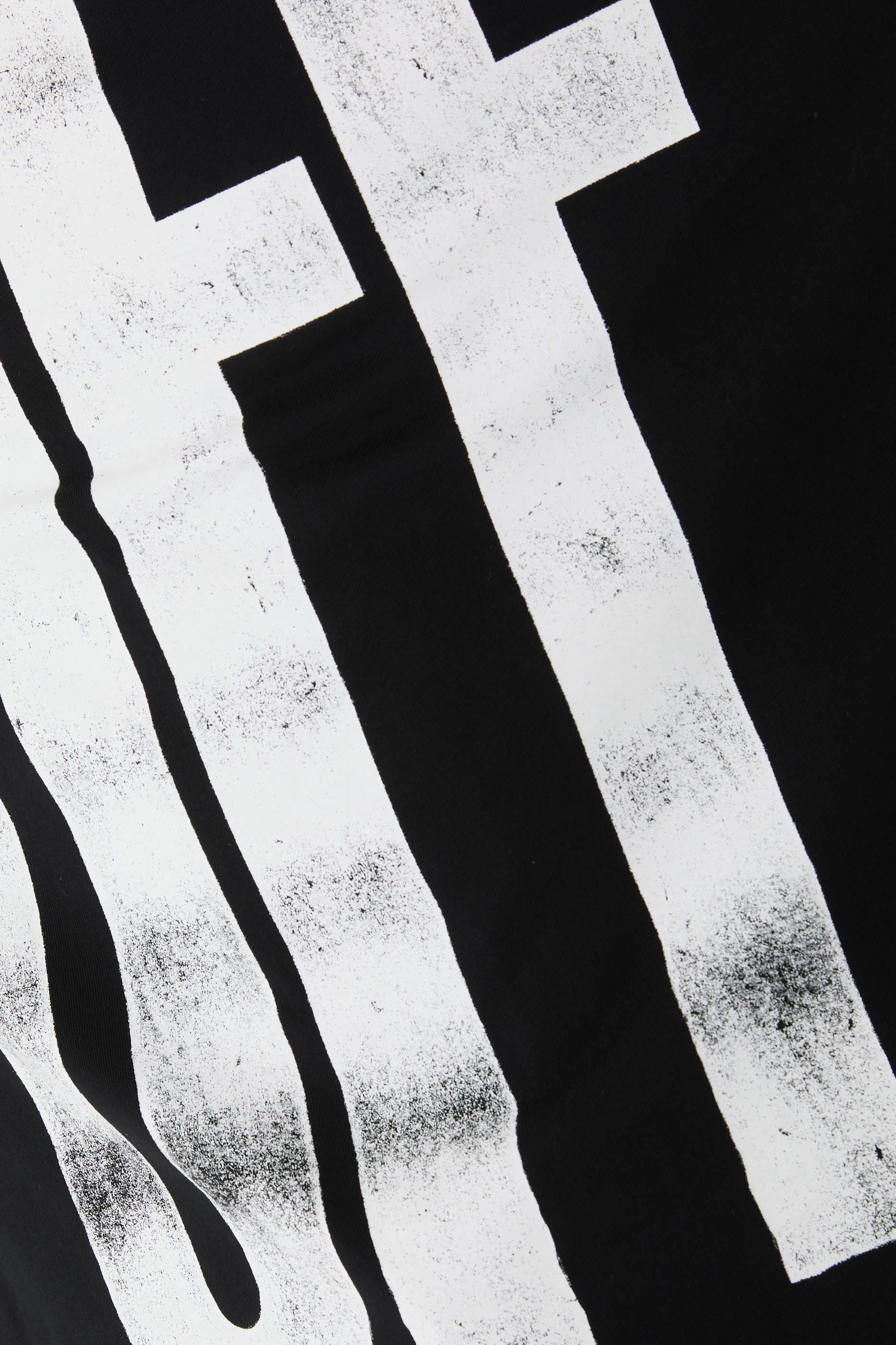 تيشيرت سكيت بنقشة خطوط مائلة وشعار الماركة بحجم كبير