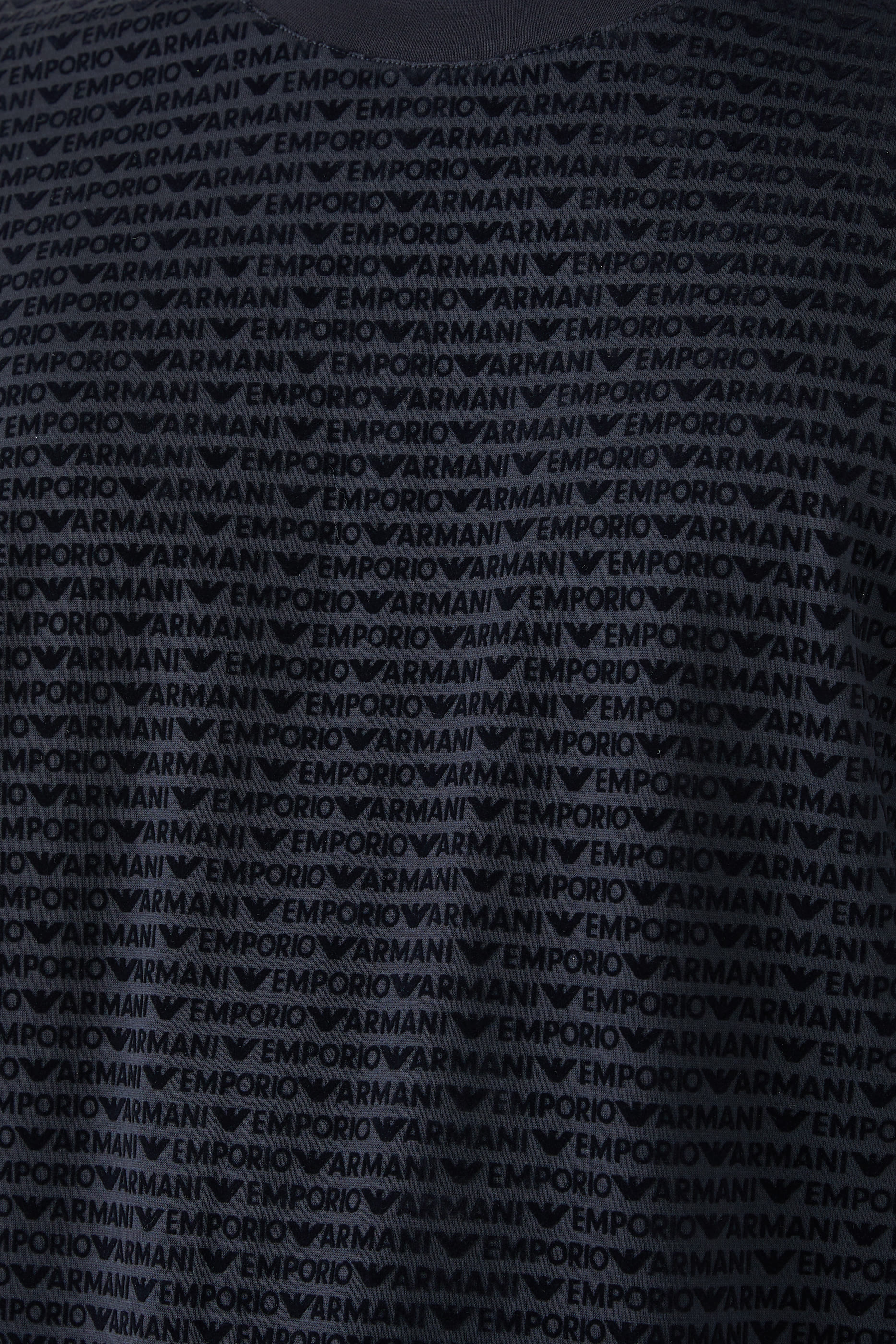 تيشيرت بشعار الماركة بالكامل