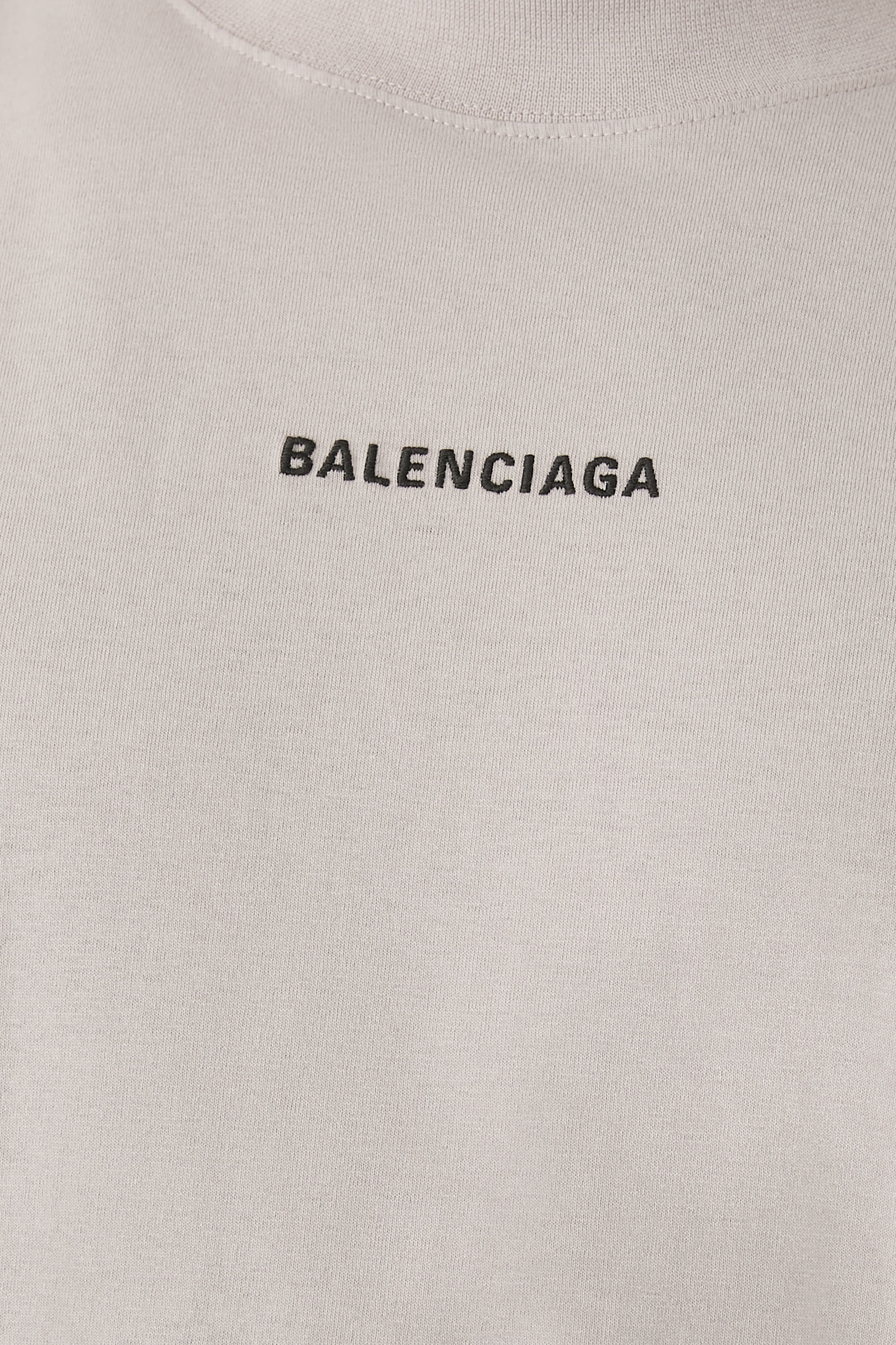 تيشيرت بقصة فضفاضة قليلا