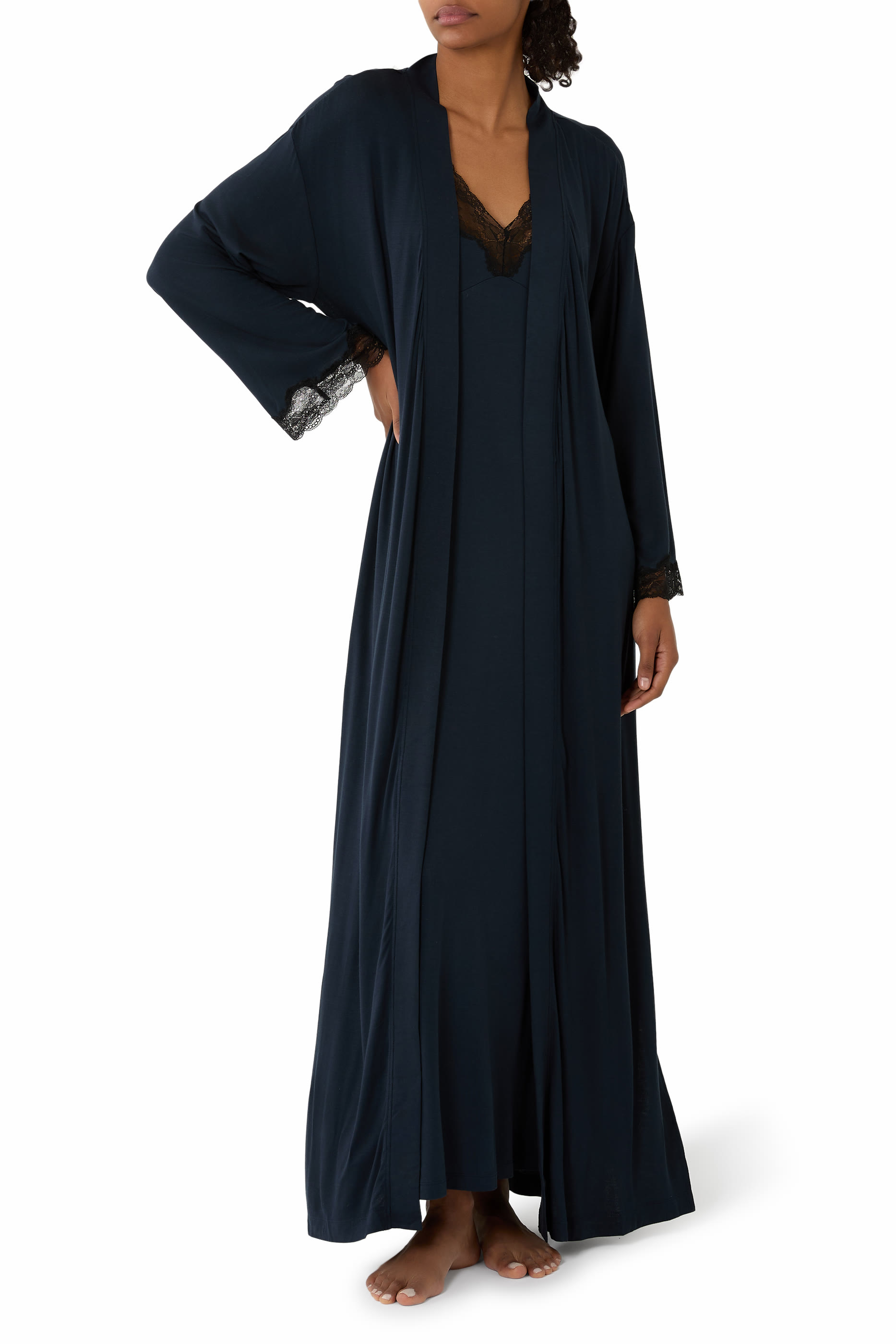 روب طويل بتفاصيل دانتيل جيرسيه