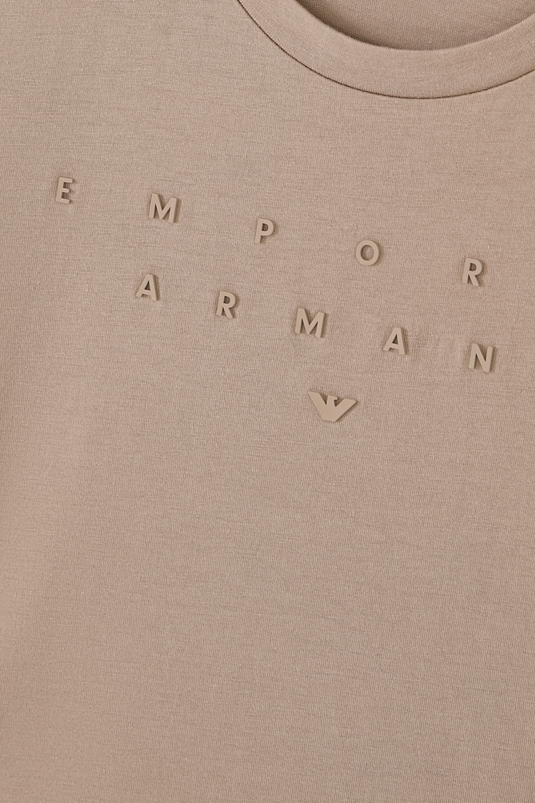 تيشيرت بشعار الماركة للأطفال