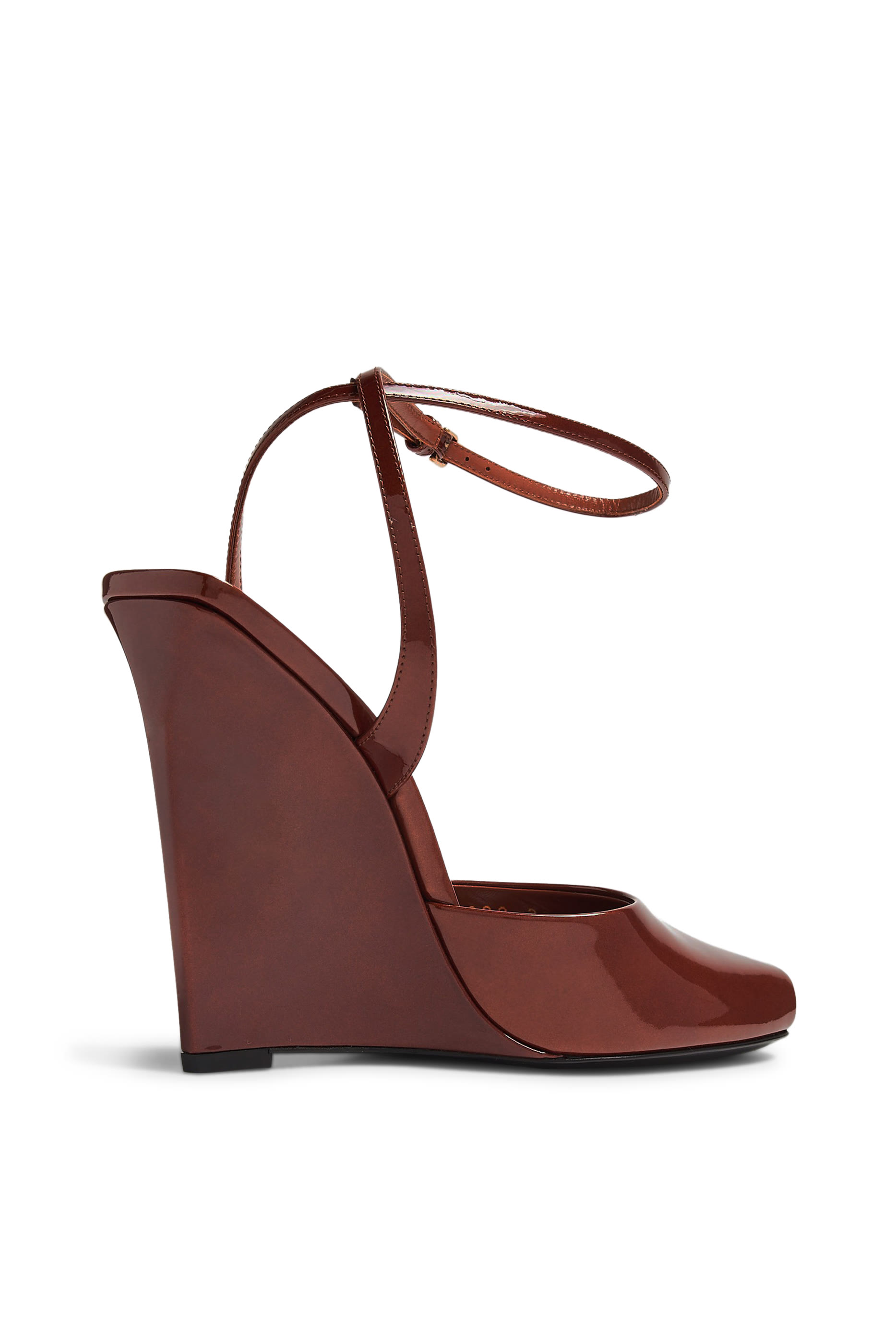 صندل لا سكاندال بكعب ويدج 110