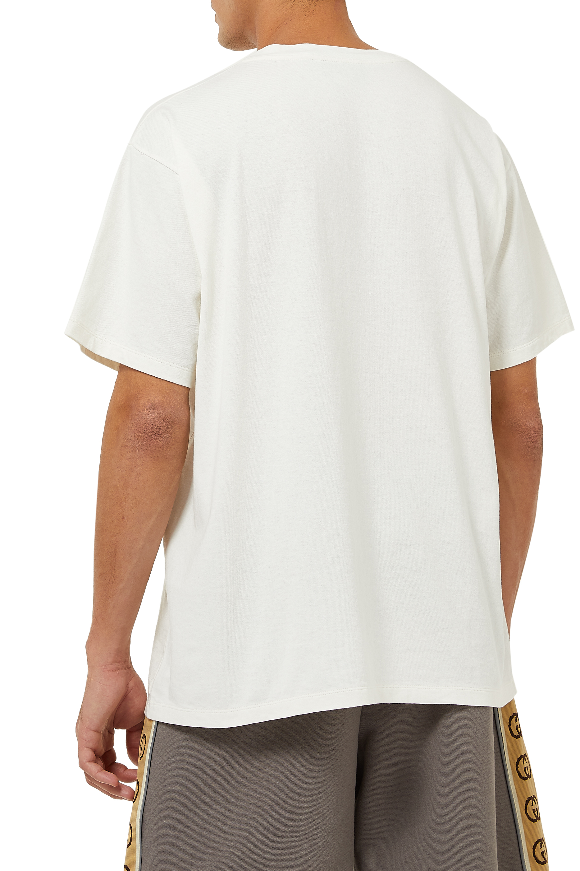 تيشيرت مخطط بطبعة حرفي شعار الماركة متداخلين