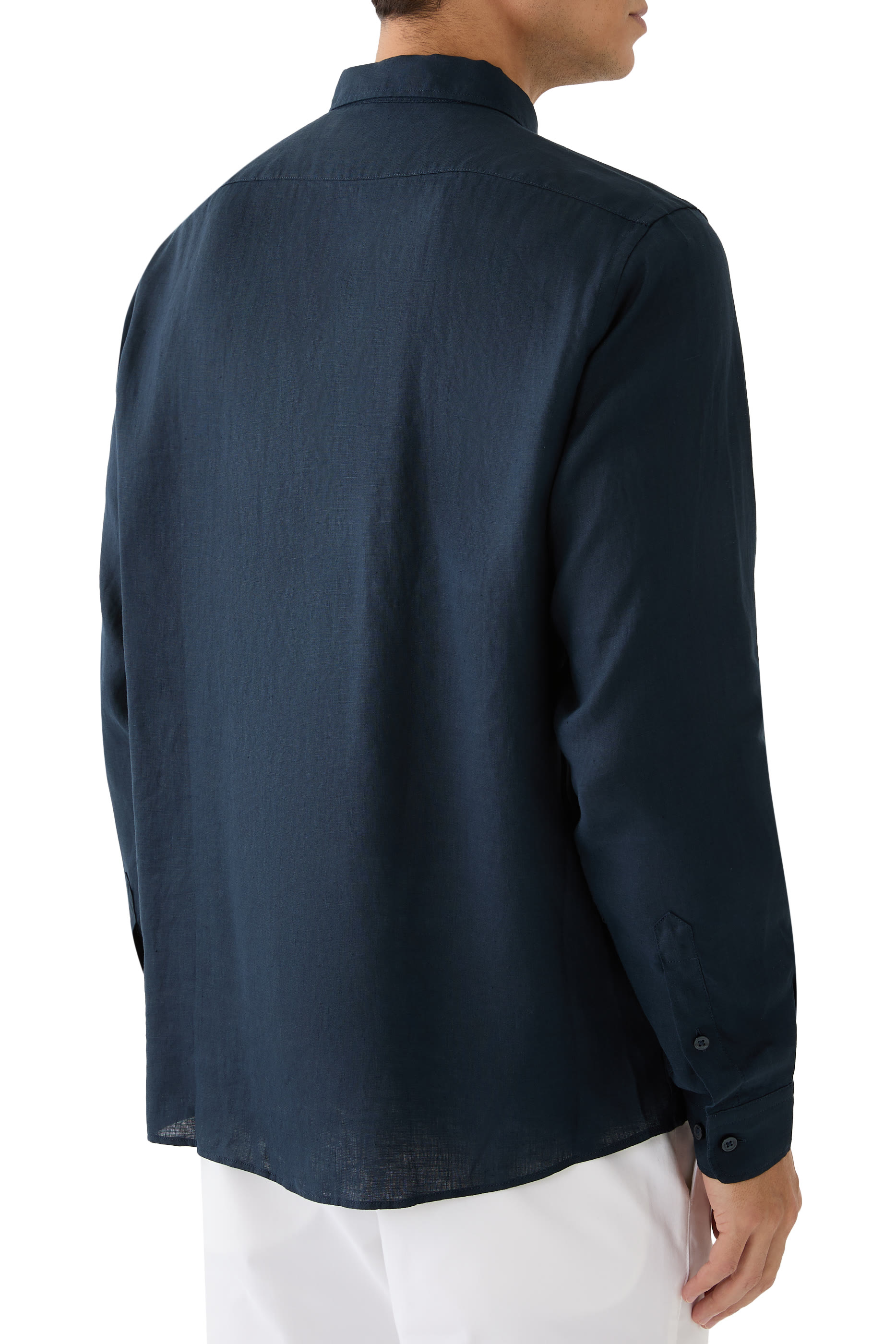 قميص بأكمام طويلة