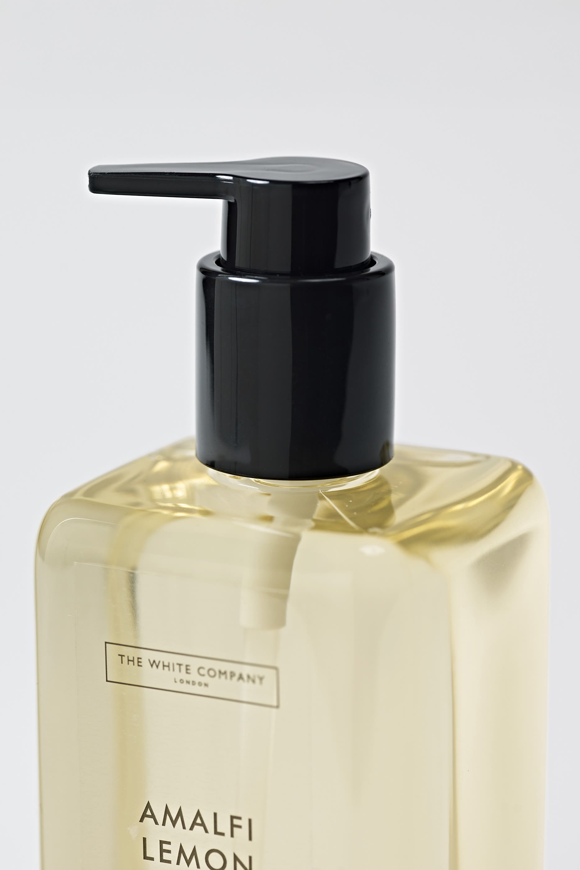 غسول يدين وجسم مرطب فاخر بعبير ليمون أمالفي المنعش