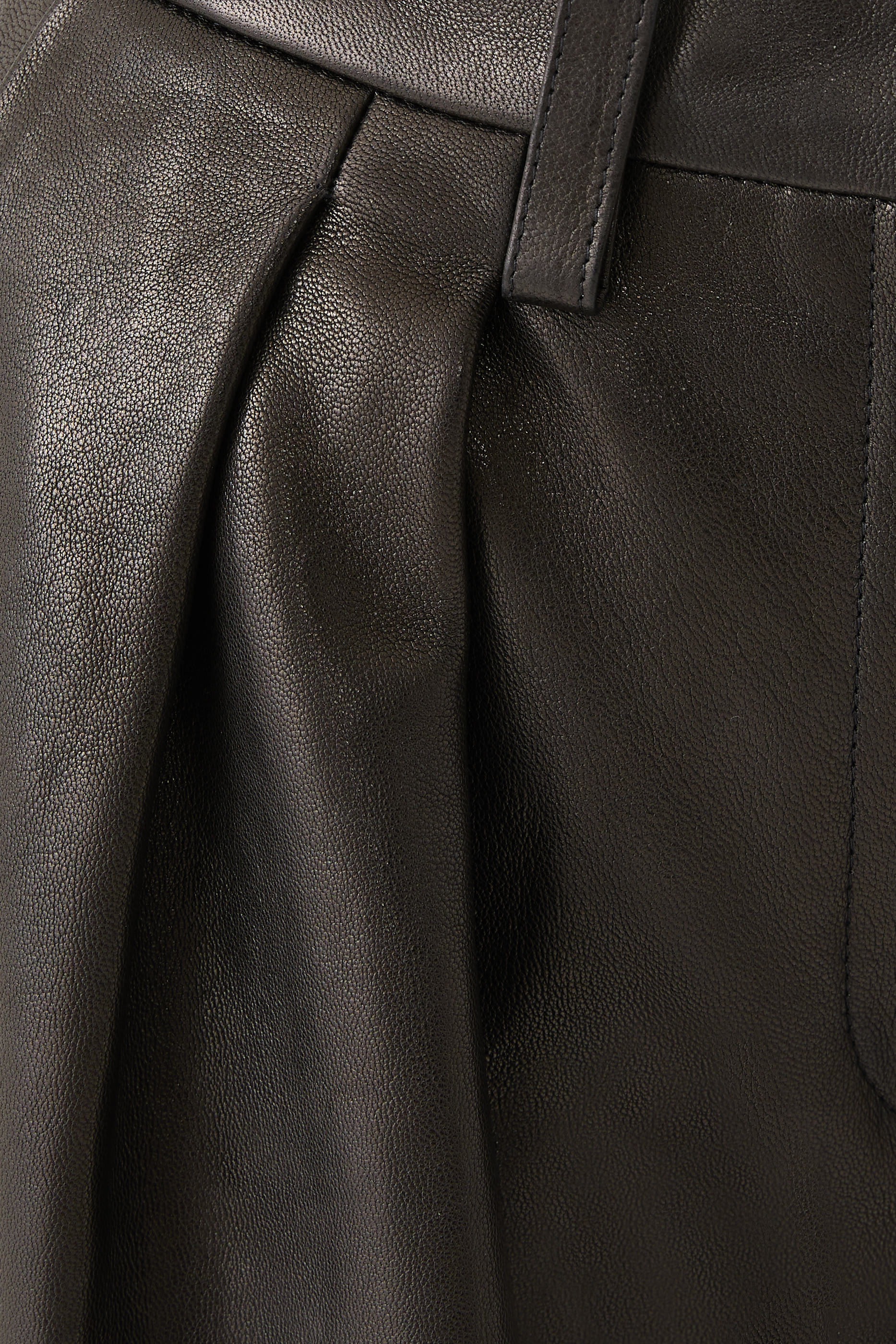 بنطال بقصة واسعة جلد