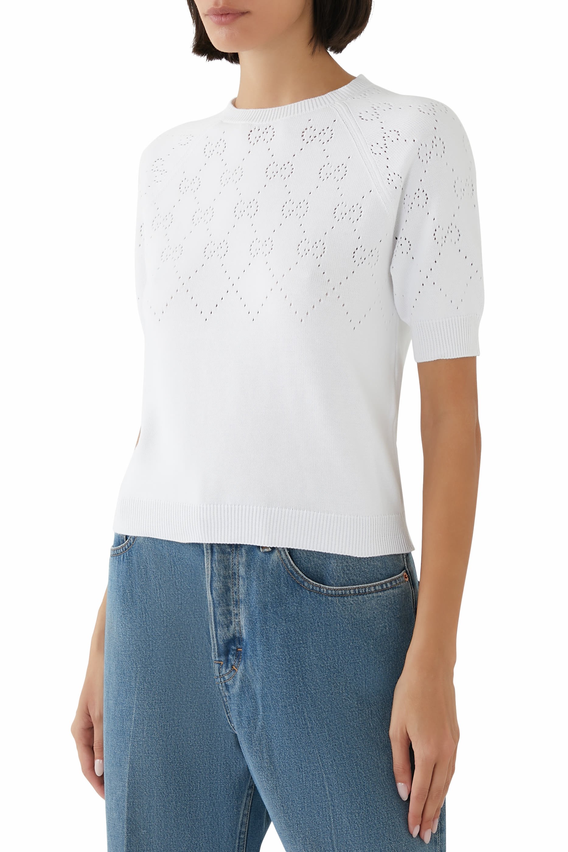 بلوزة بياقة ضيقة وشعار الماركة قطن