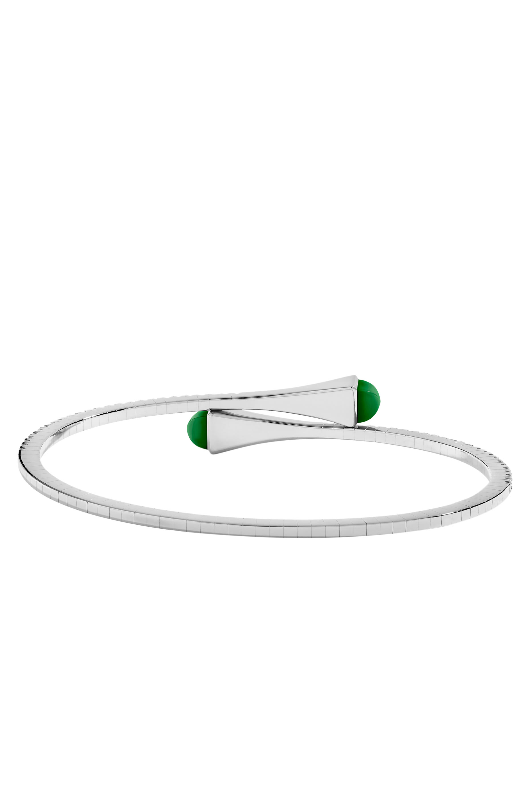 سوار كليو رفيع مرصع بالماس والعقيق الأخضر ذهب أبيض عيار 18