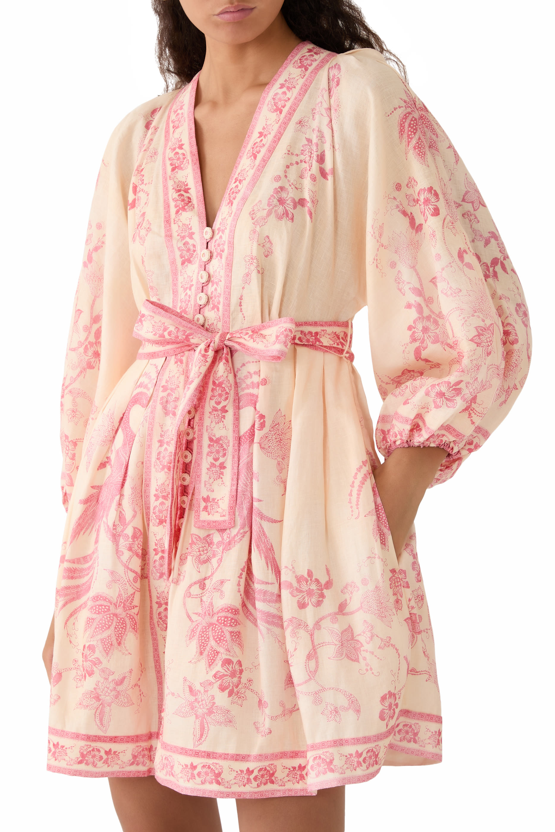 فشتان لاكي قصير بياقة عميقة 