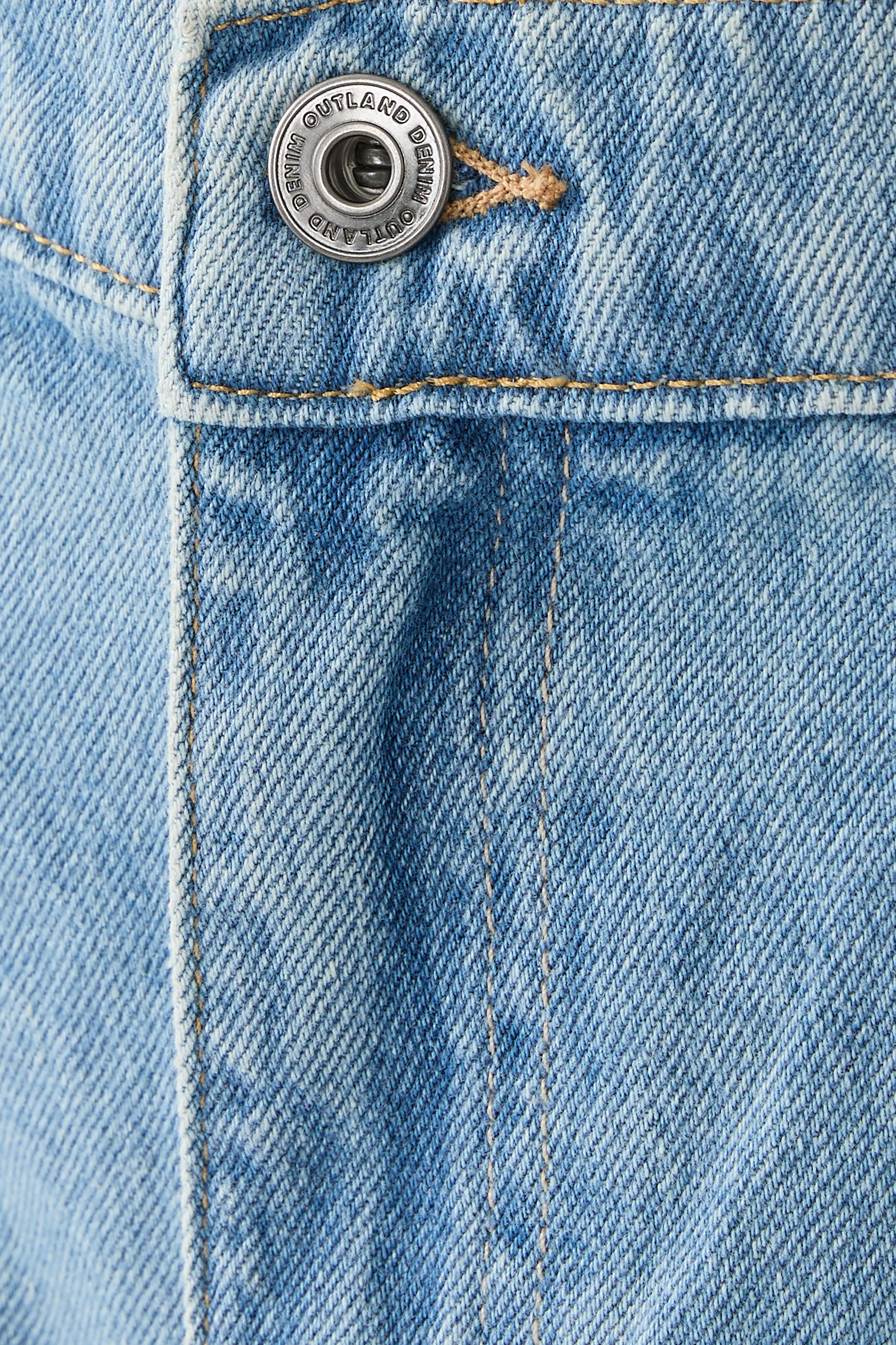 شورت ستيلا بقصة فضفاضة وخصر مرتفع