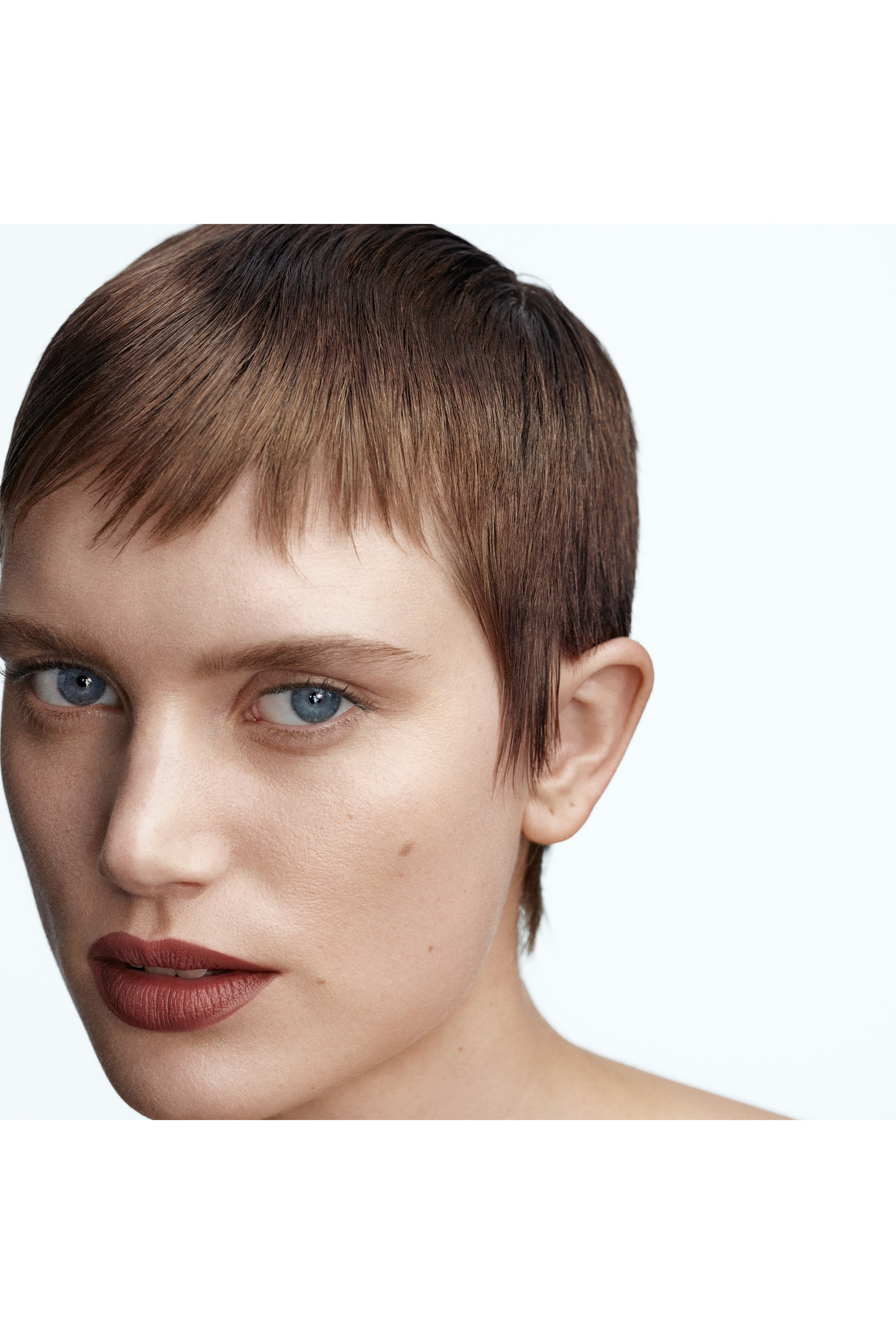 أحمر شفاه غير لامع