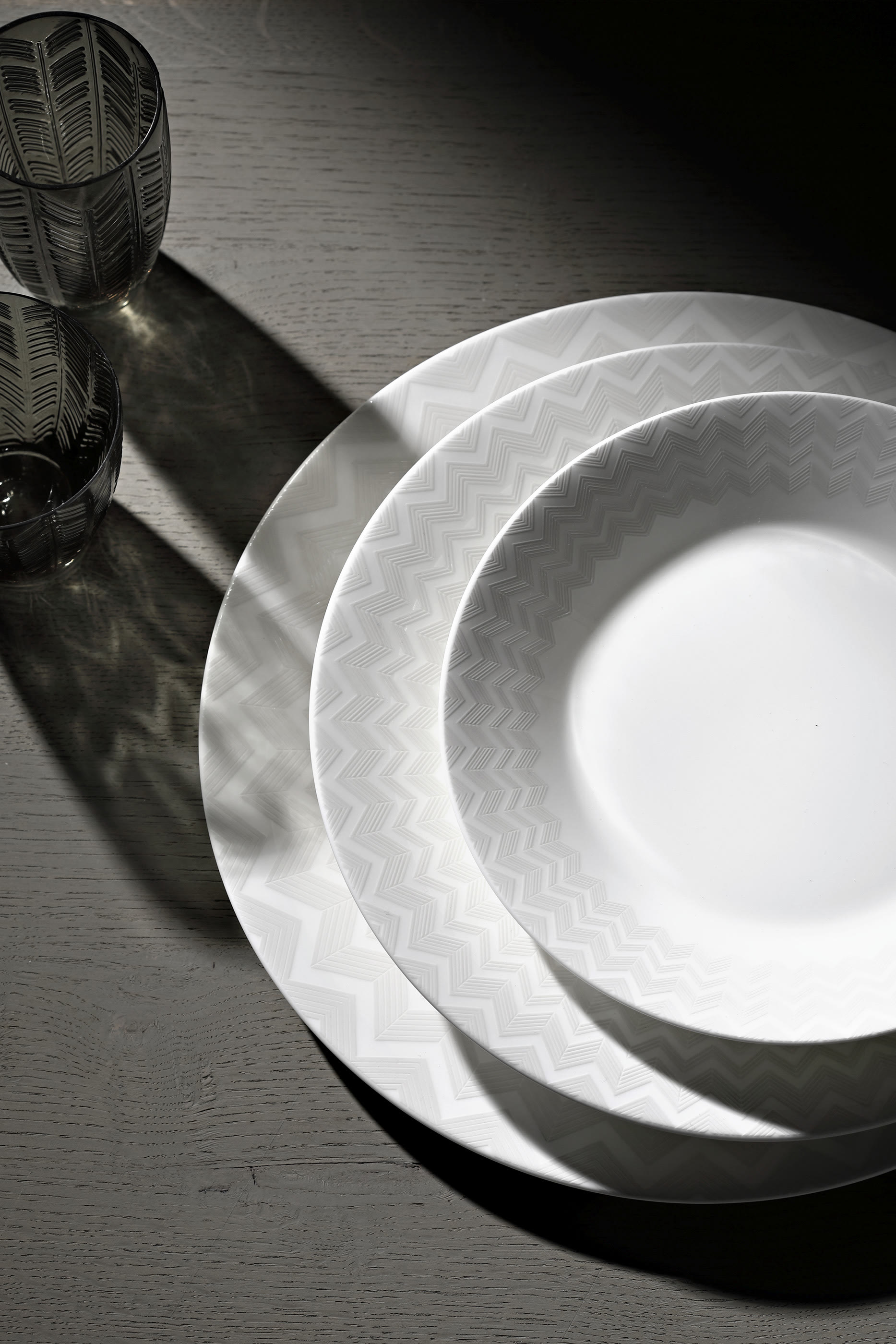 طبق عشاء بنقشة متعرجة