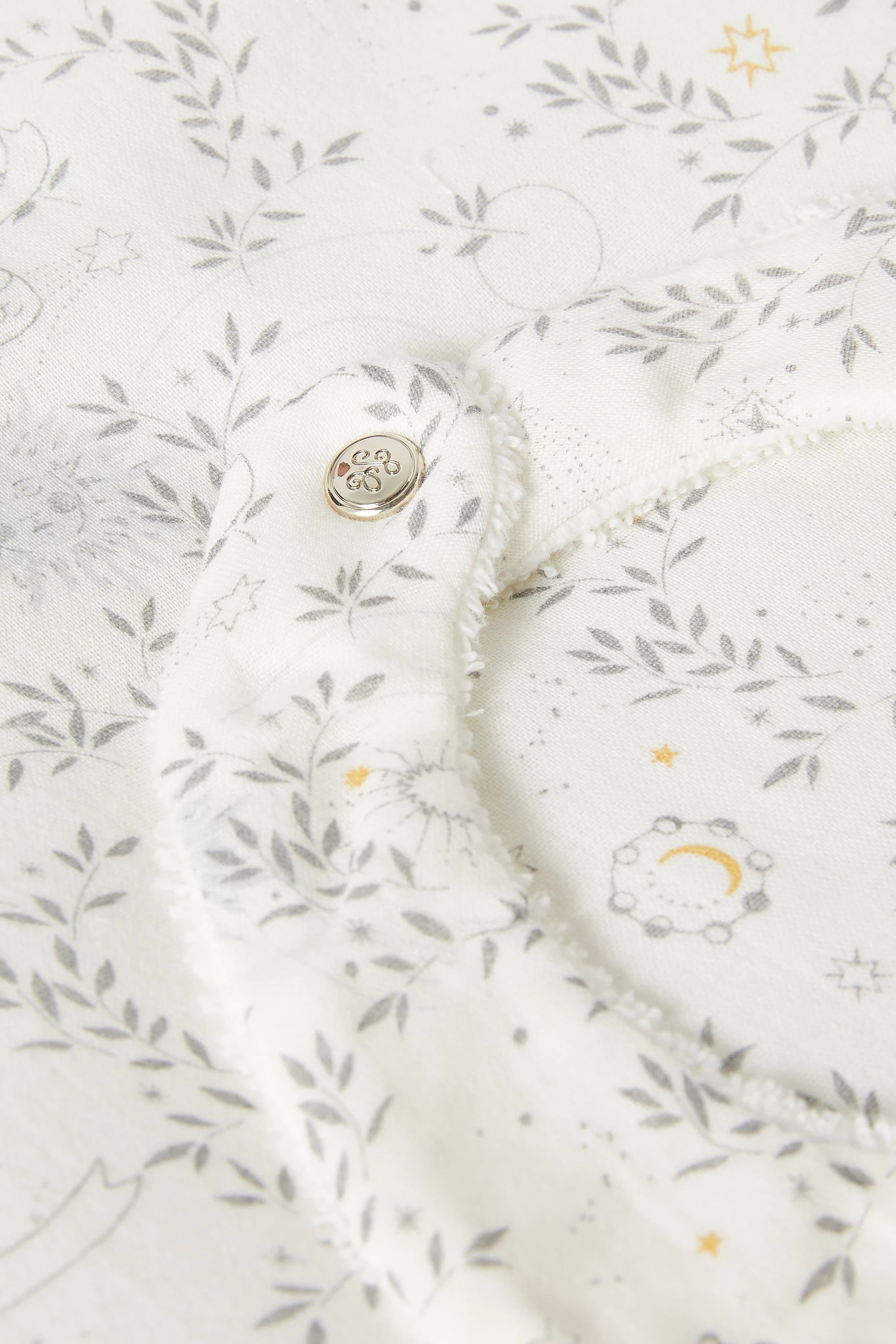 مريلة بطبعات للأطفال