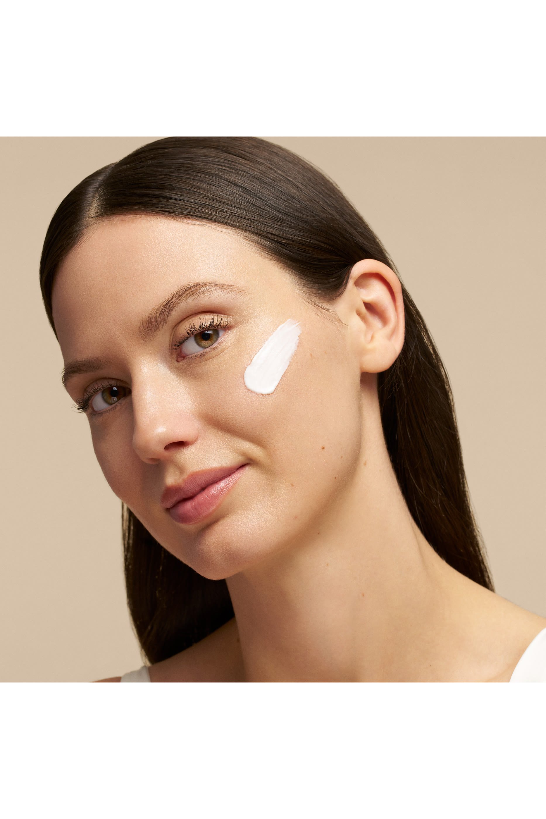 كريم نهاري بالسيراميد المتطور لشد البشرة بعامل حماية SPF 15