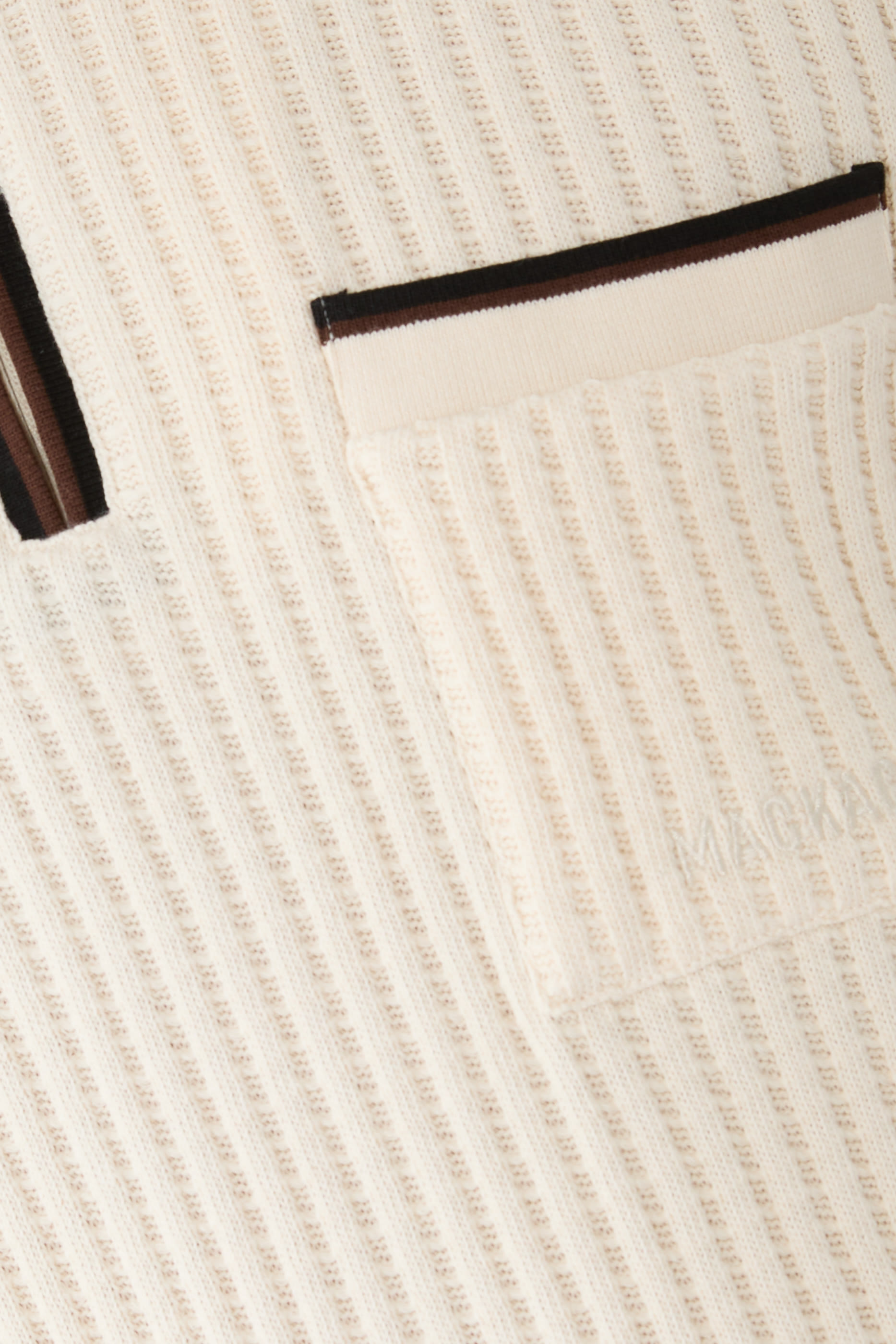 قميص بولو بأكمام قصيرة