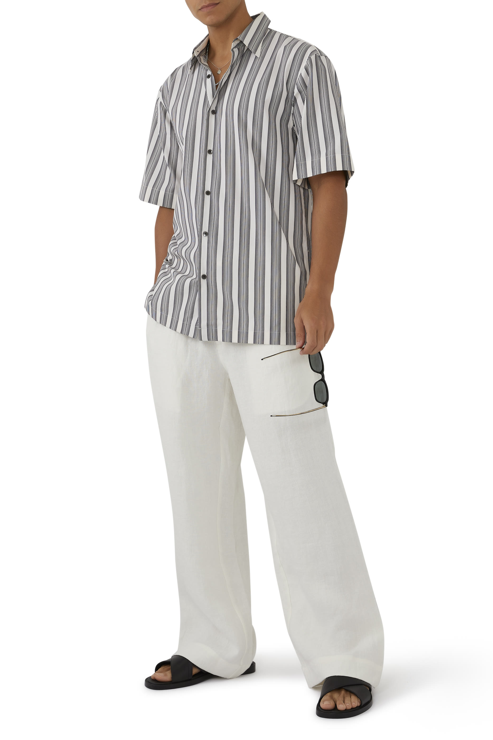 بنطال بقصة ساق واسعة